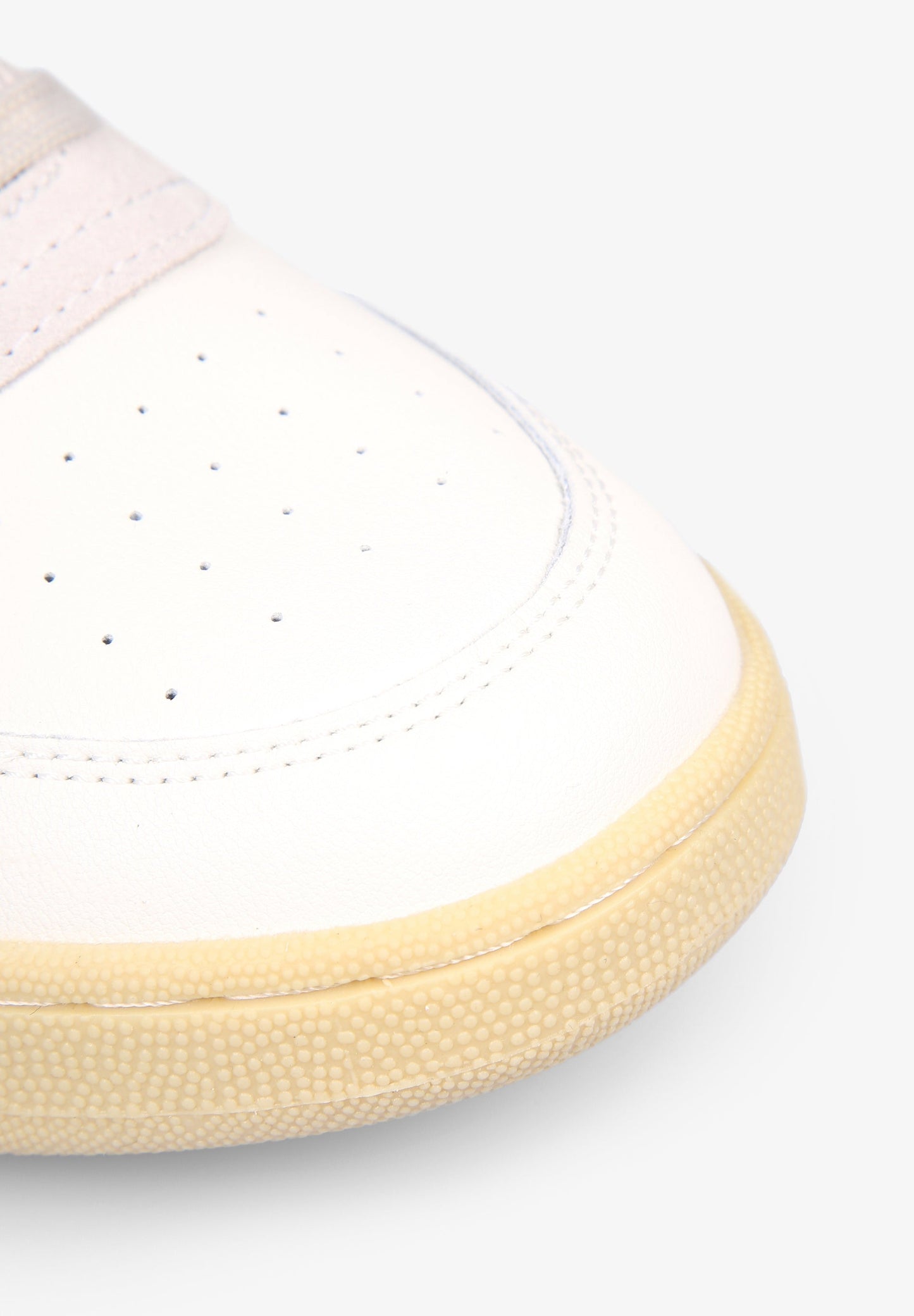 SNEAKERS DETALLE TALÓN