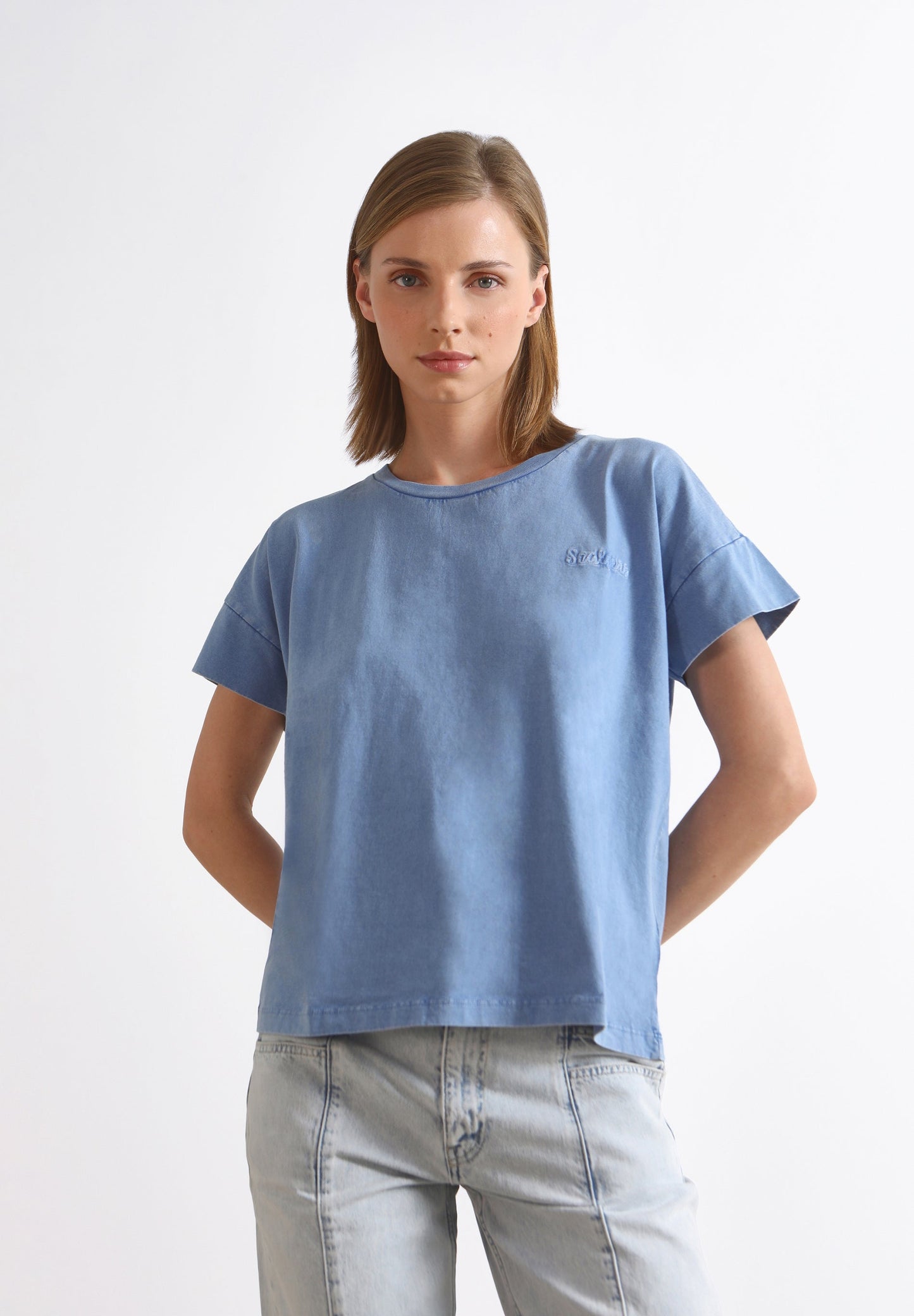 CAMISETA LOGO BORDADO