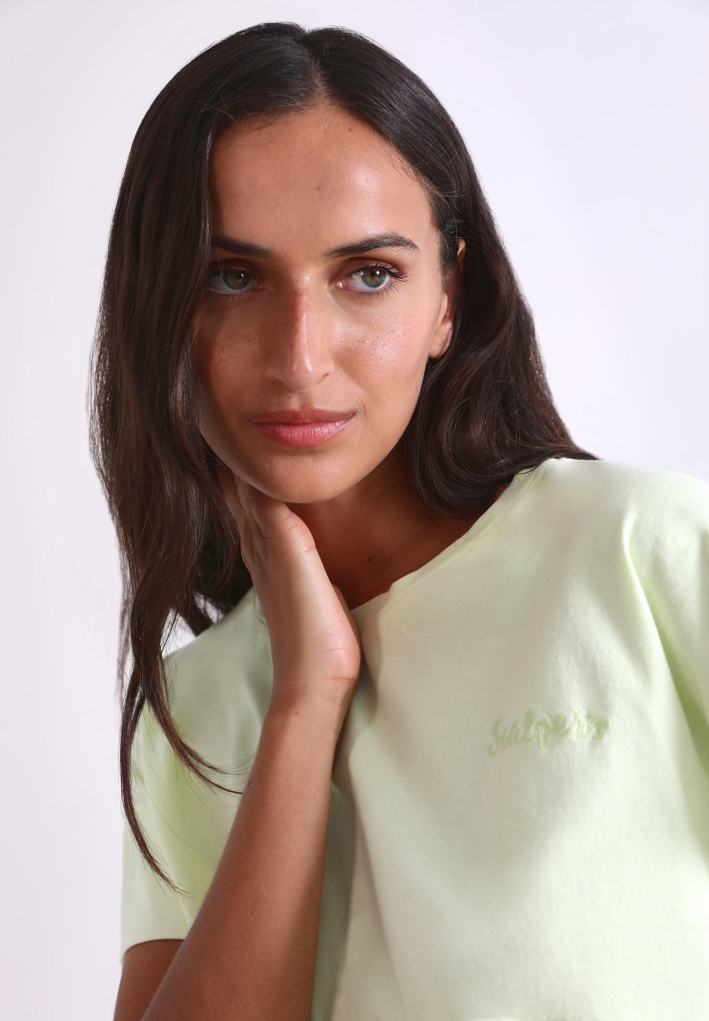 CAMISETA LOGO BORDADO