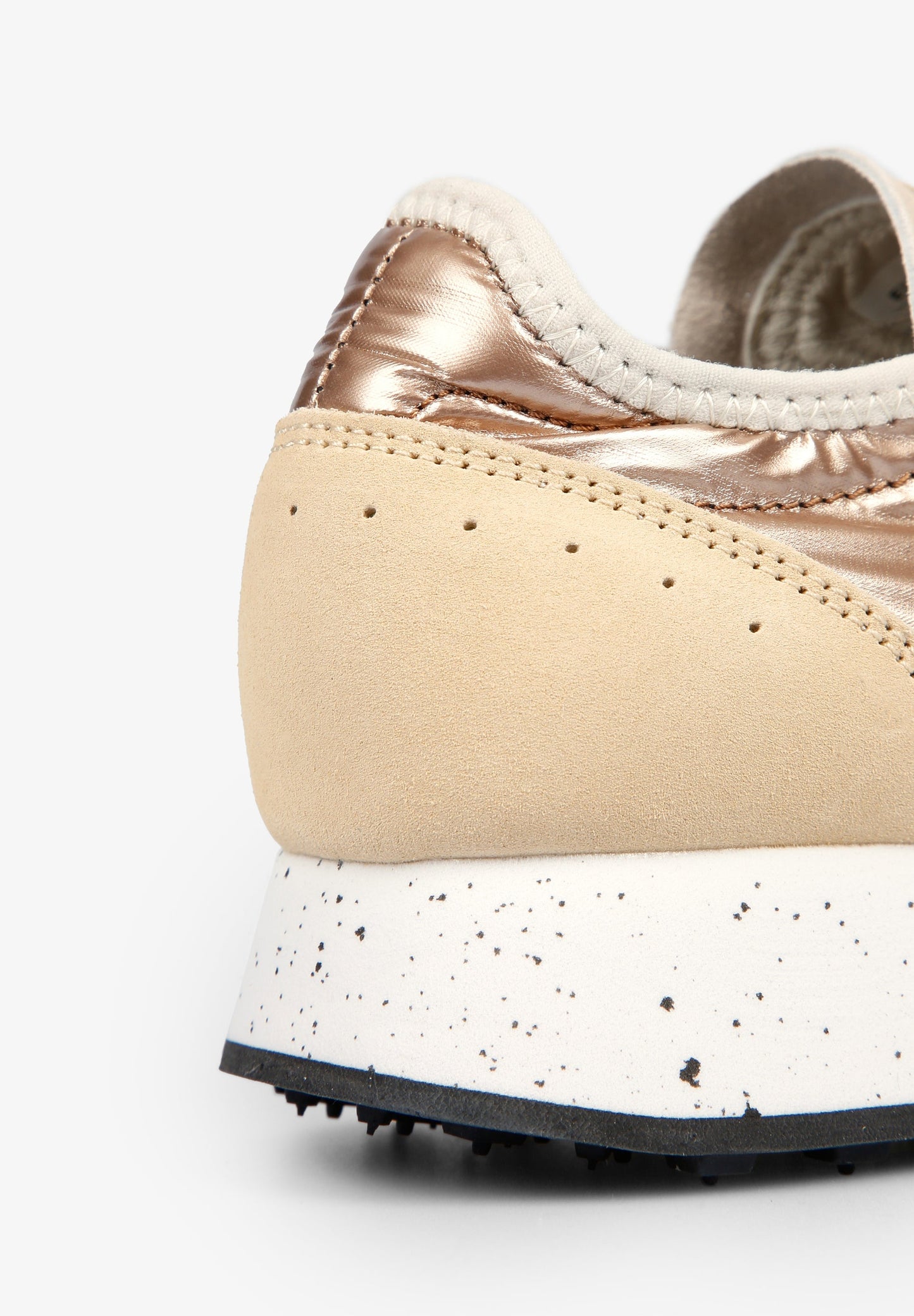 SNEAKERS METALIZADA SUELA MOTEADA