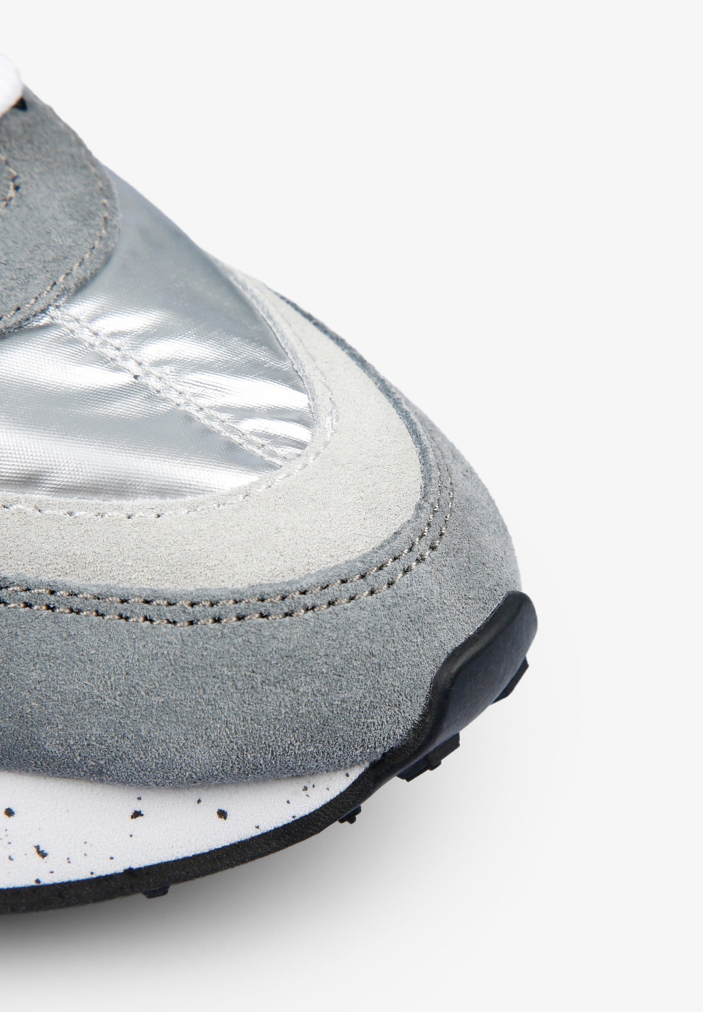 SNEAKERS METALIZADA SUELA MOTEADA