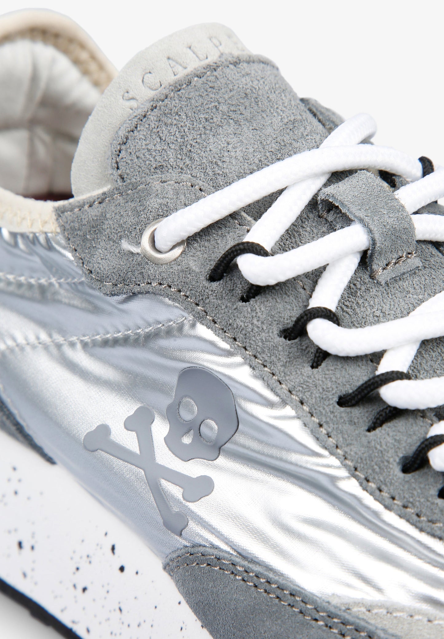 SNEAKERS METALIZADA SUELA MOTEADA