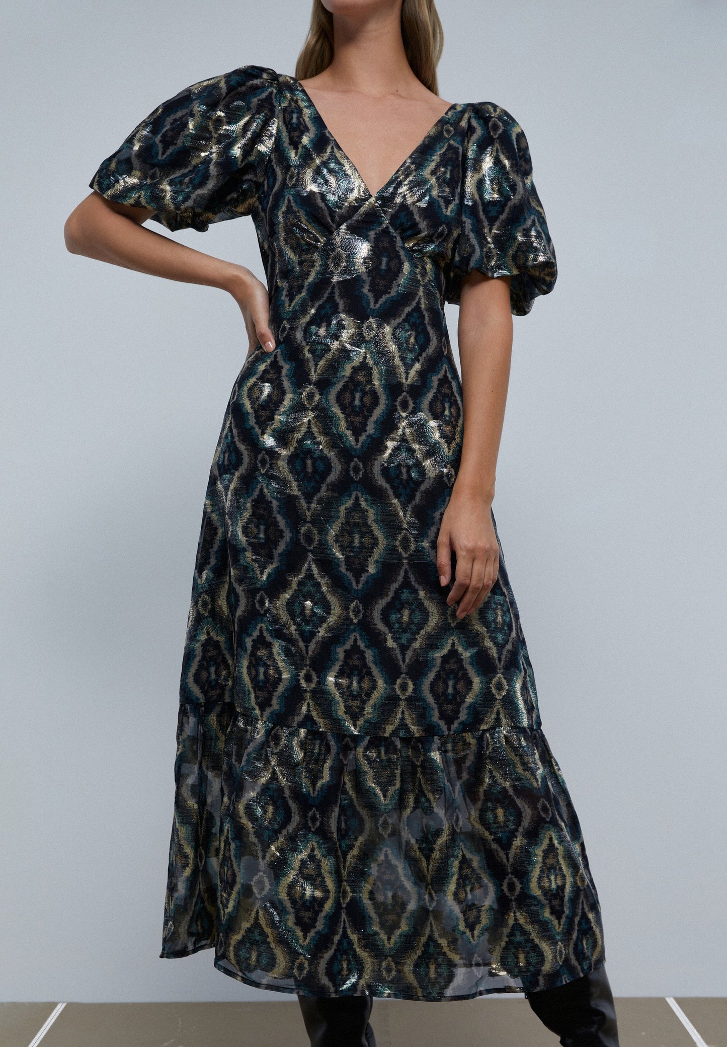 VESTIDO MIDI MANGA ABULLONADA