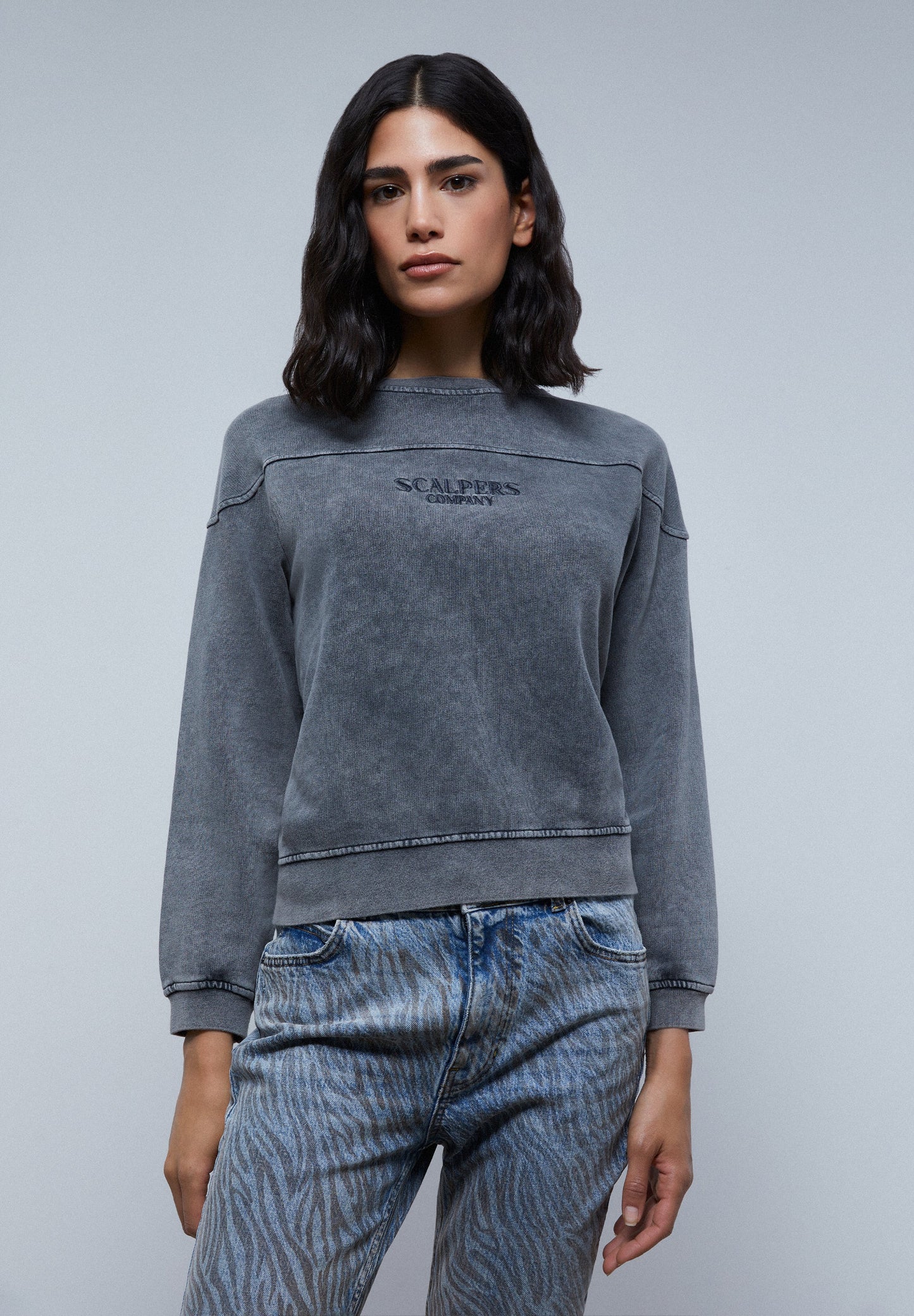 SUDADERA LAVADA LOGO BORDADO