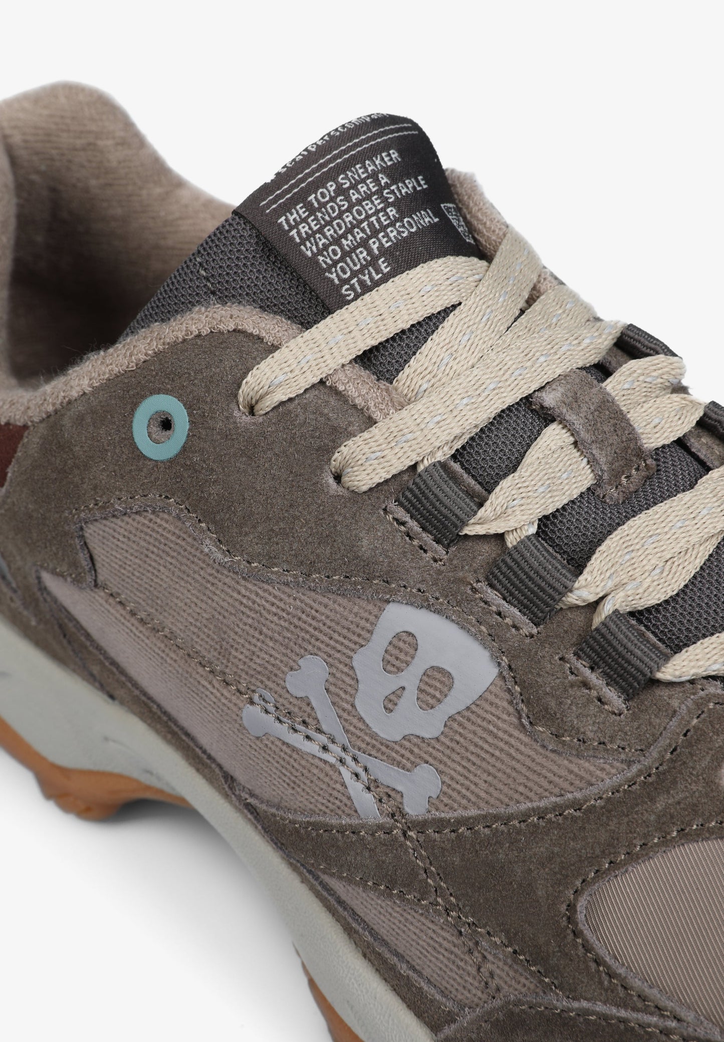 SNEAKERS DETALLE PANA