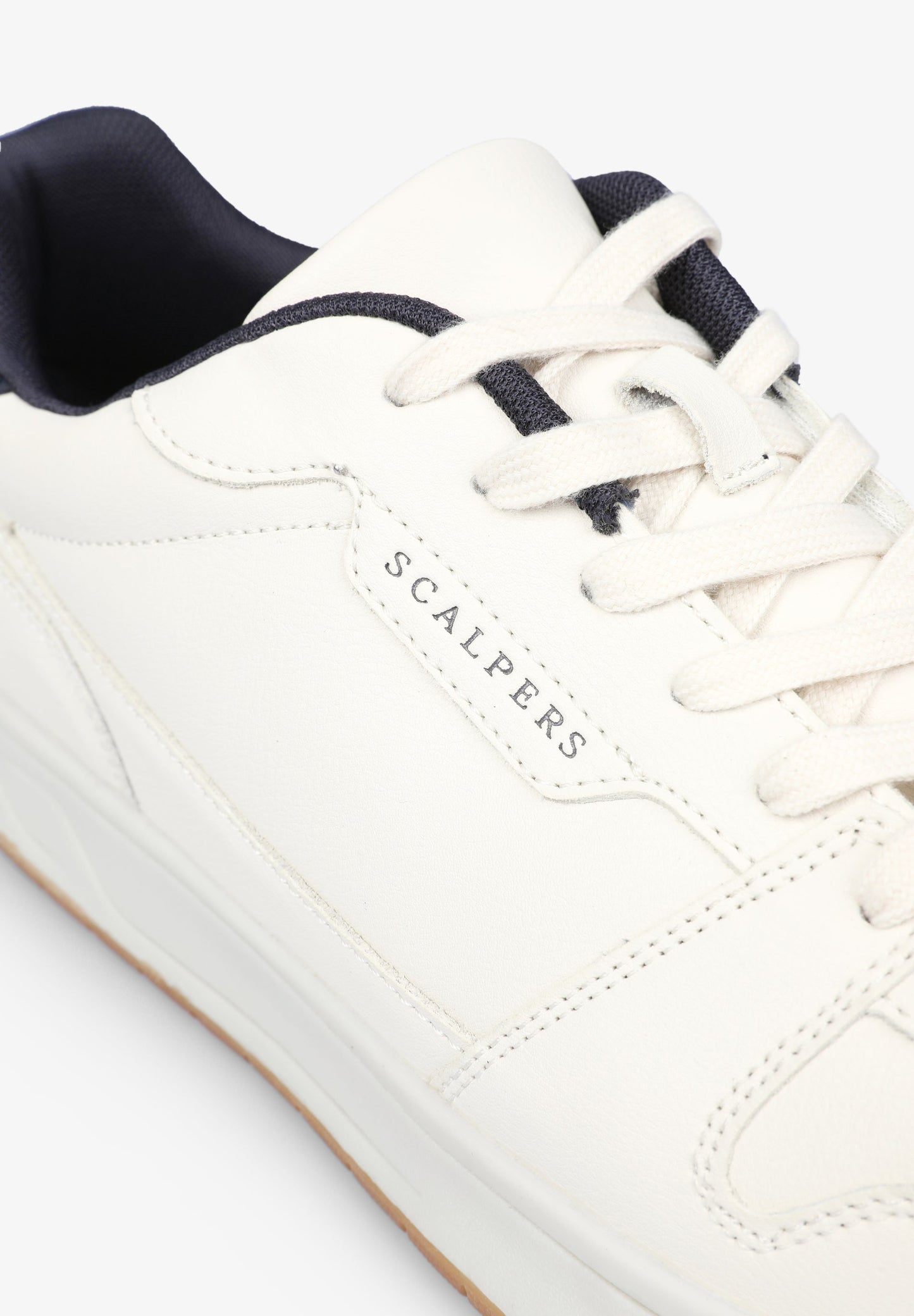 SNEAKERS ETIQUETA LOGO