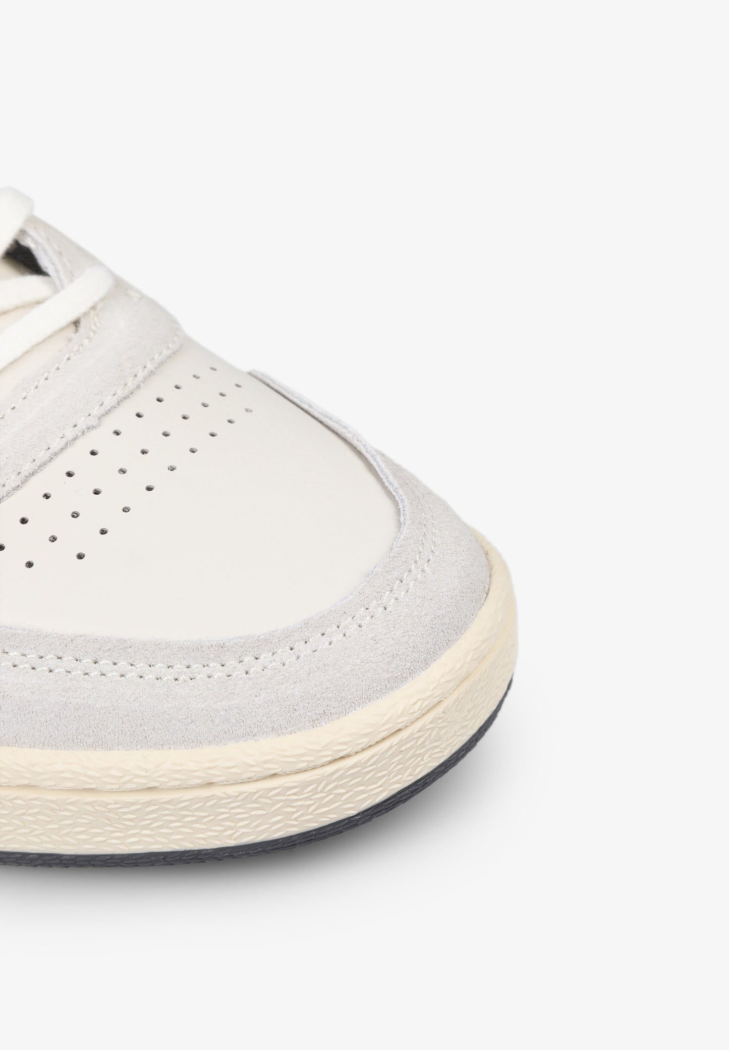 SNEAKERS NAPA DETALLE RELIEVE