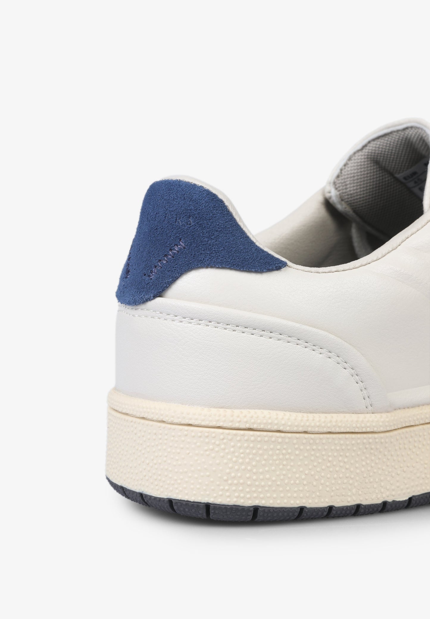 SNEAKERS NAPA DETALLE RELIEVE