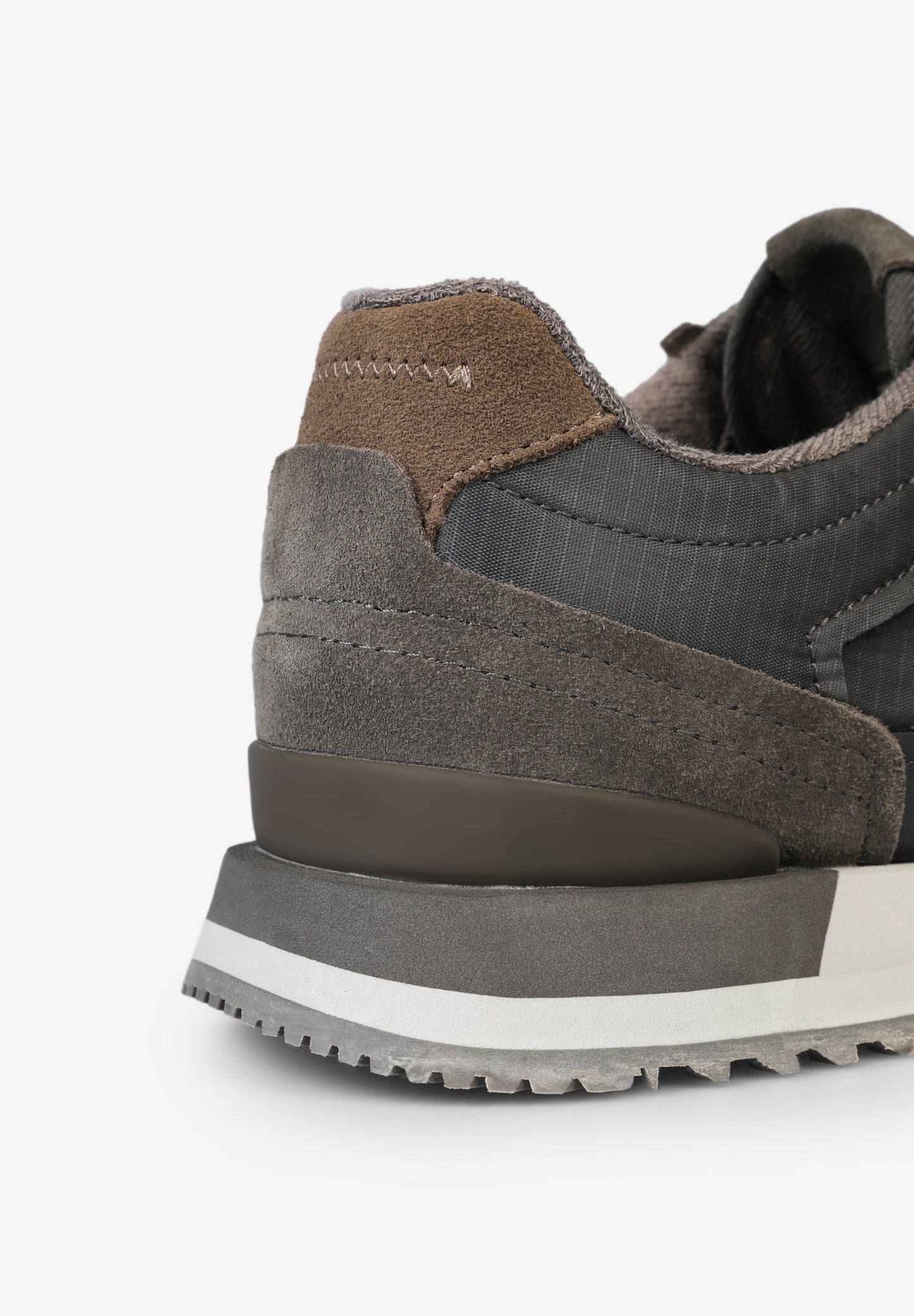 SNEAKERS CALAVERA LATERAL TONO