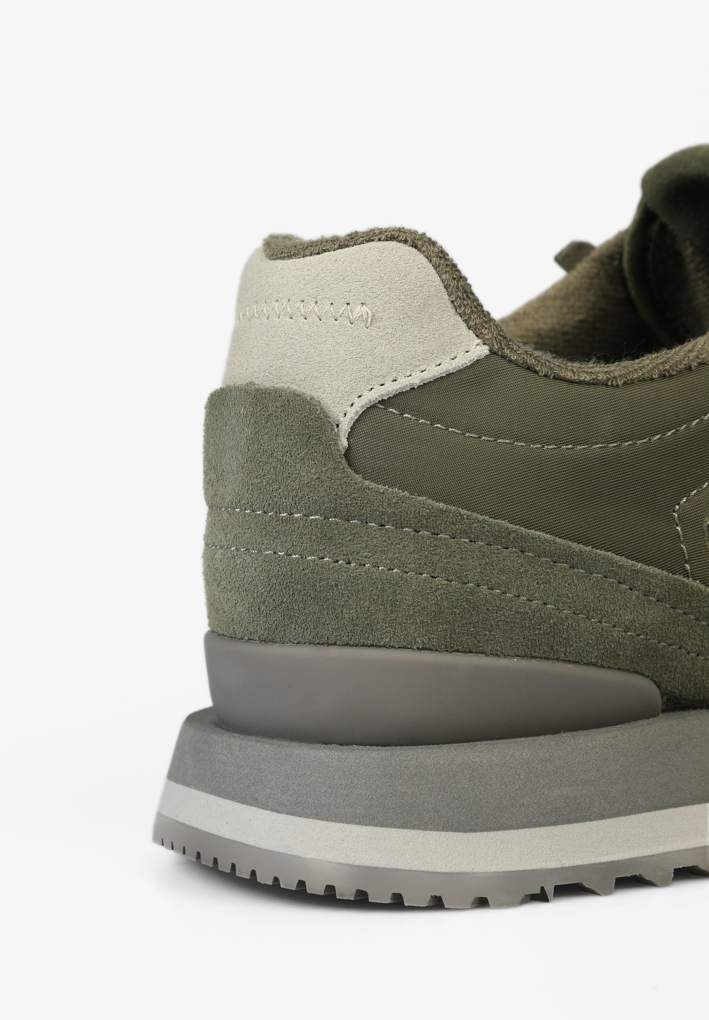 SNEAKERS CALAVERA LATERAL TONO