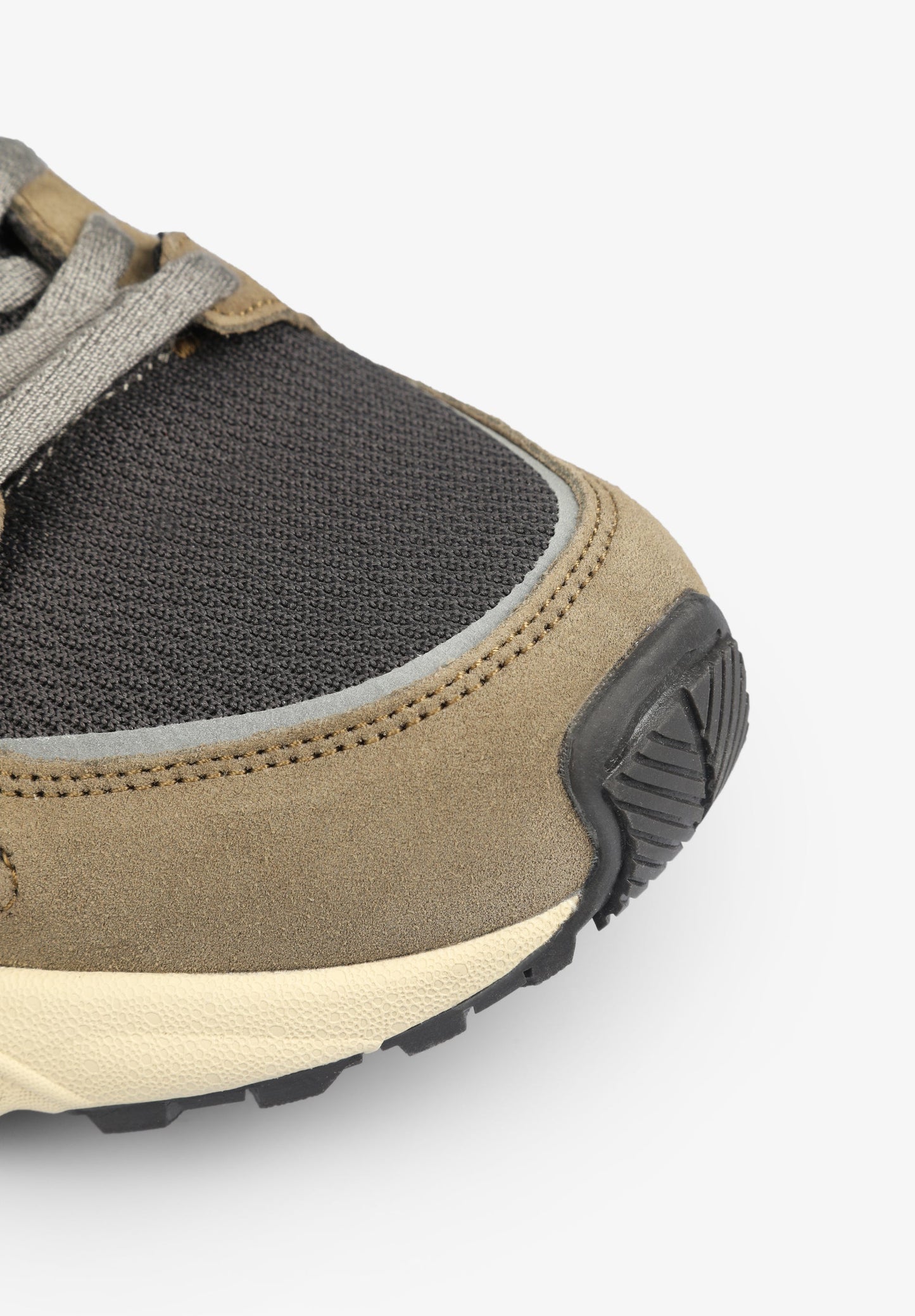 SNEAKERS LIGERA SUELA PRONUNCIADA