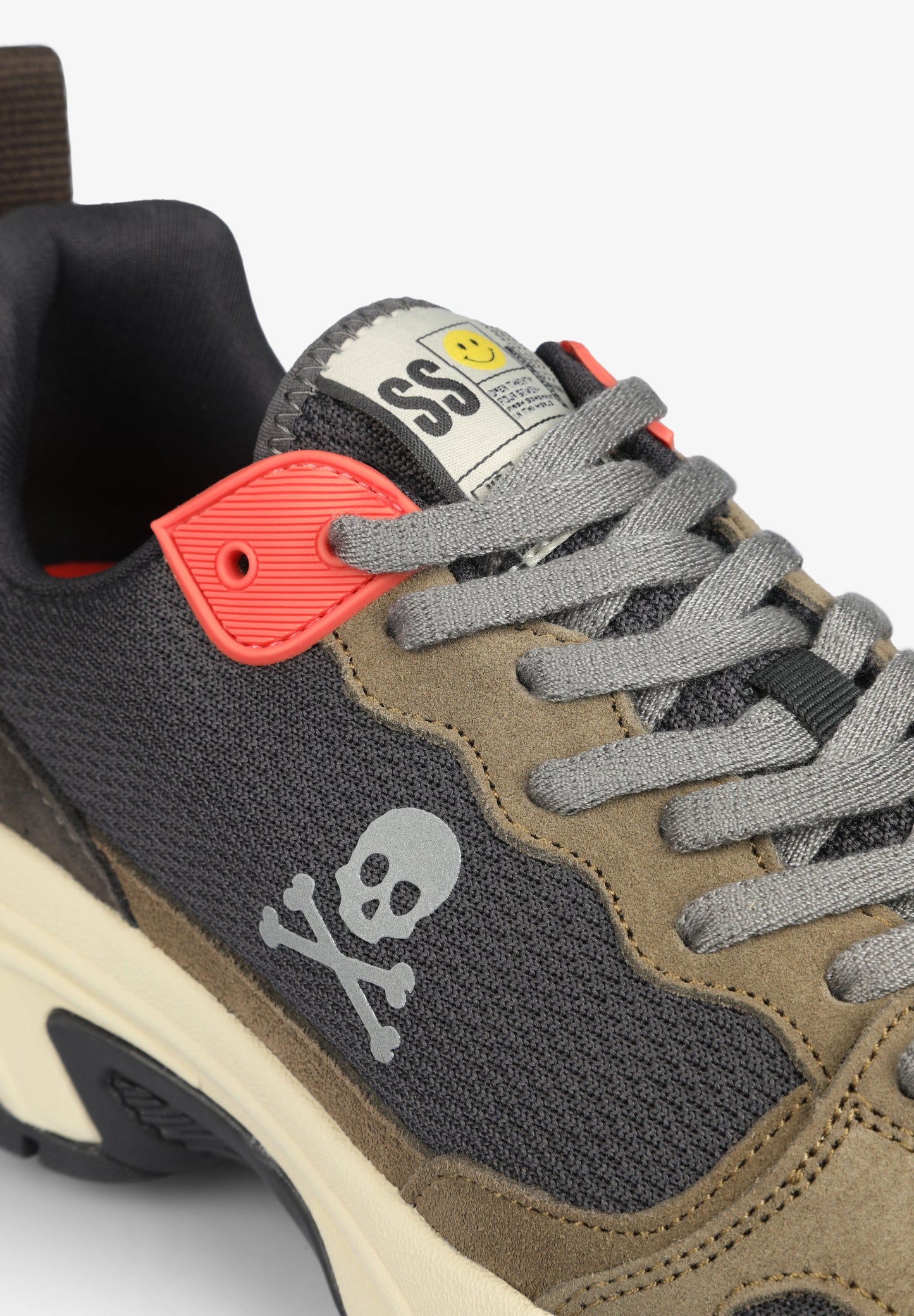 SNEAKERS LIGERA SUELA PRONUNCIADA