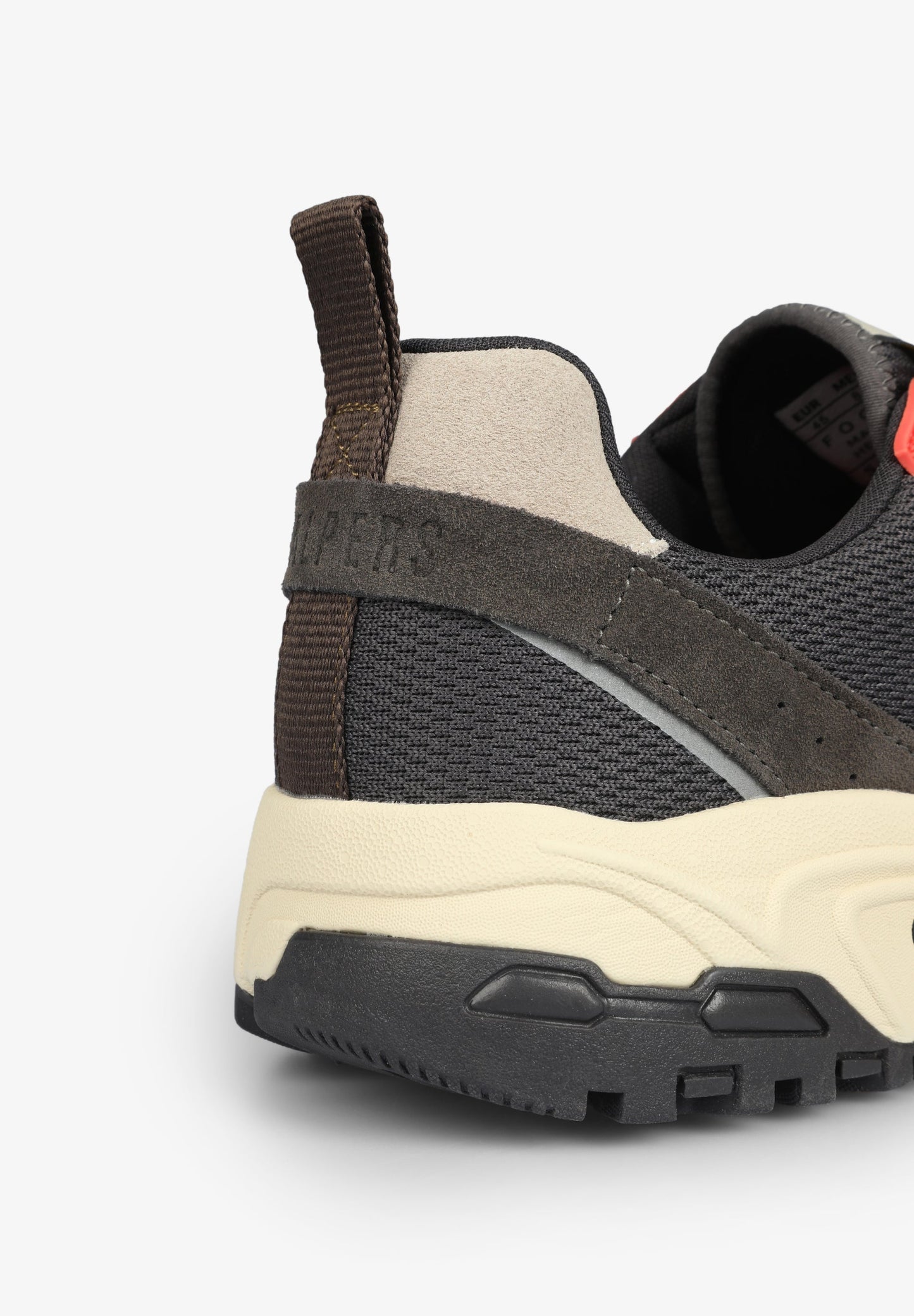 SNEAKERS LIGERA SUELA PRONUNCIADA