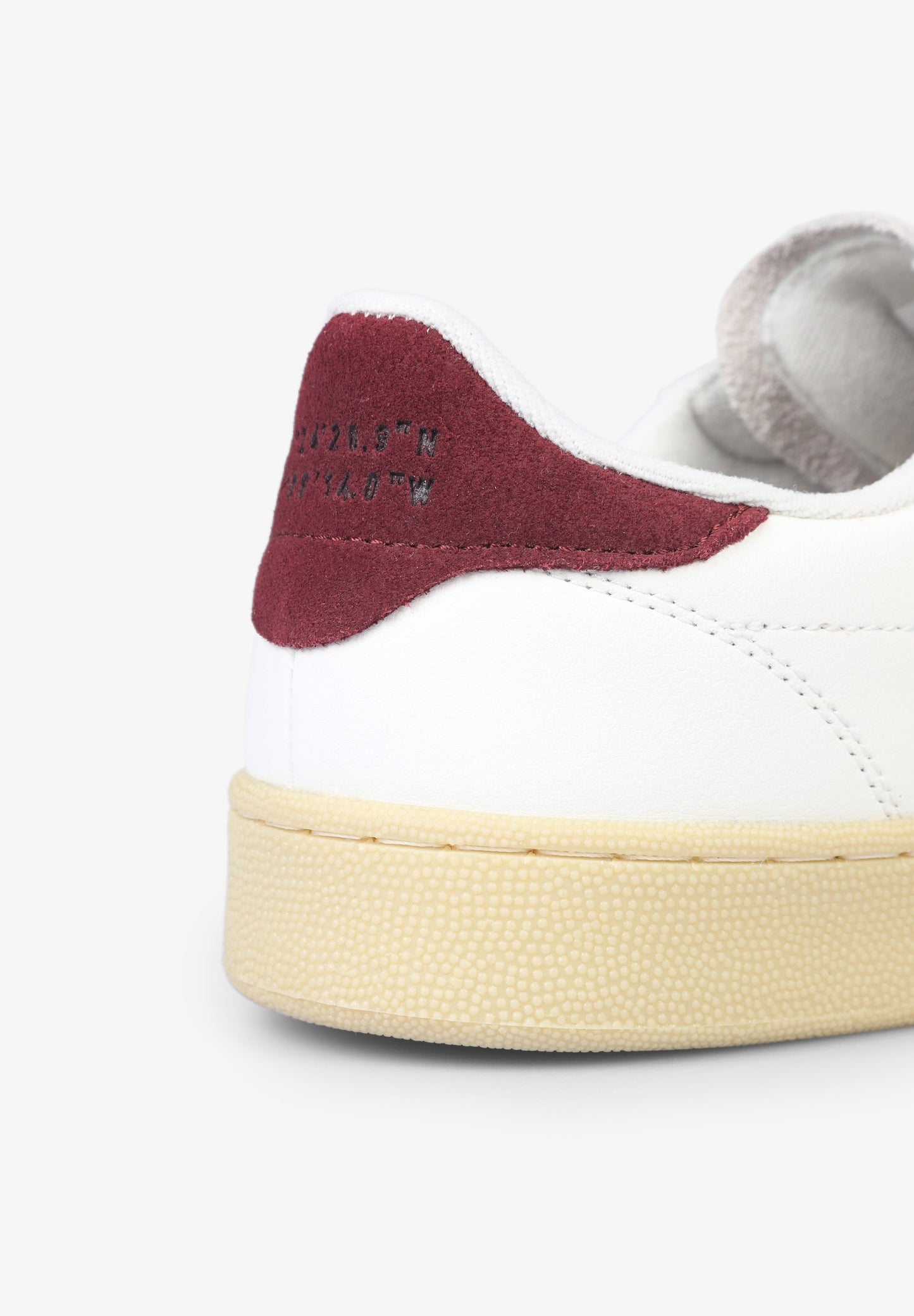 SNEAKERS DETALLE TALÓN