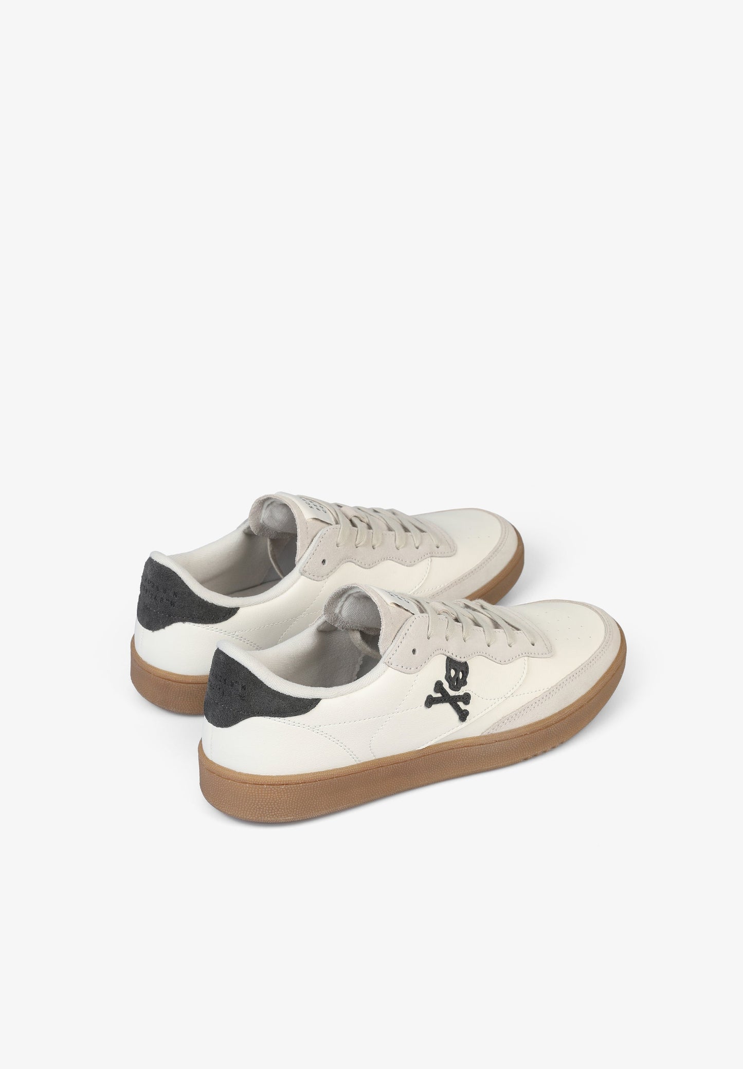 SNEAKERS DETALLE TALÓN