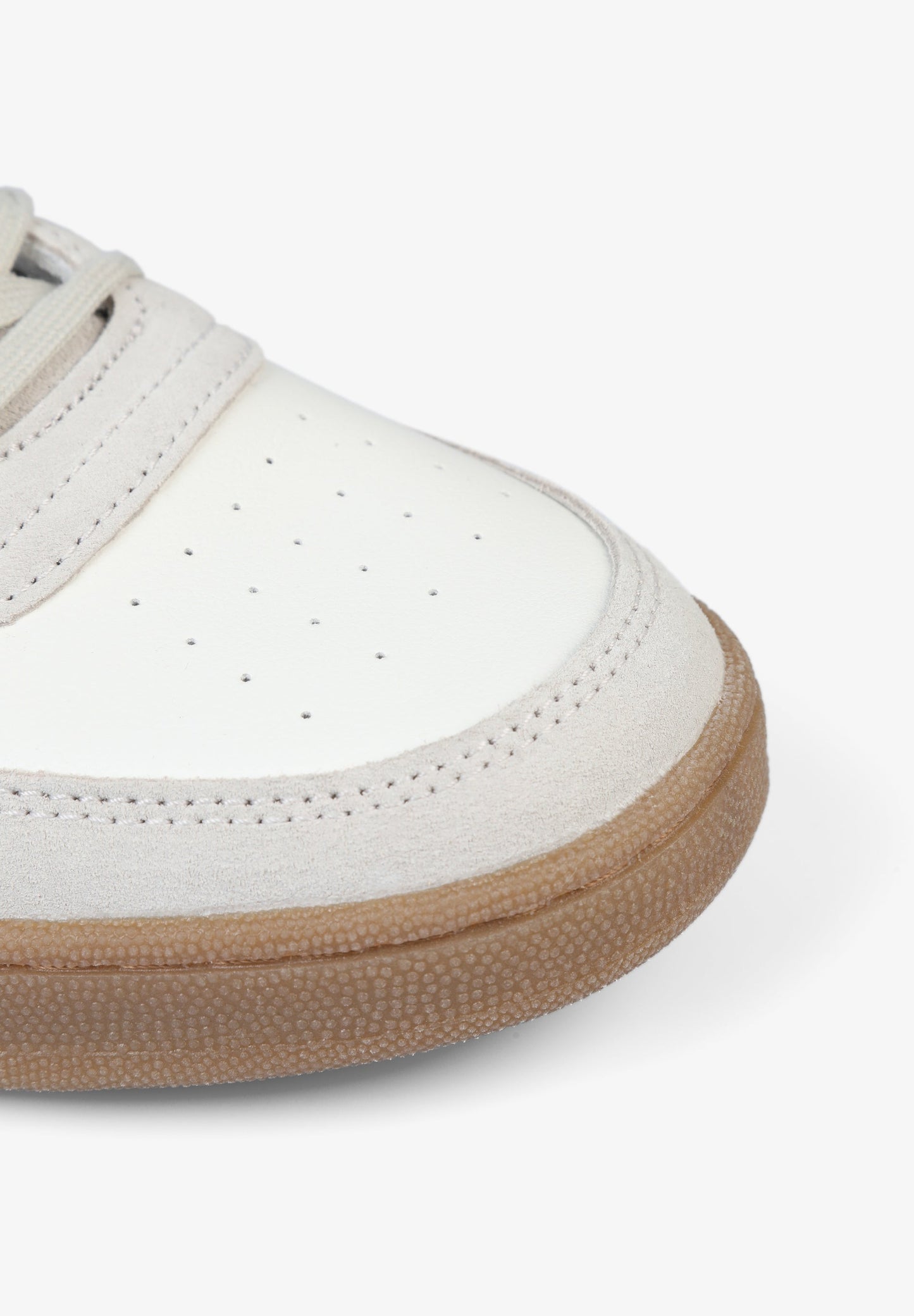 SNEAKERS DETALLE TALÓN