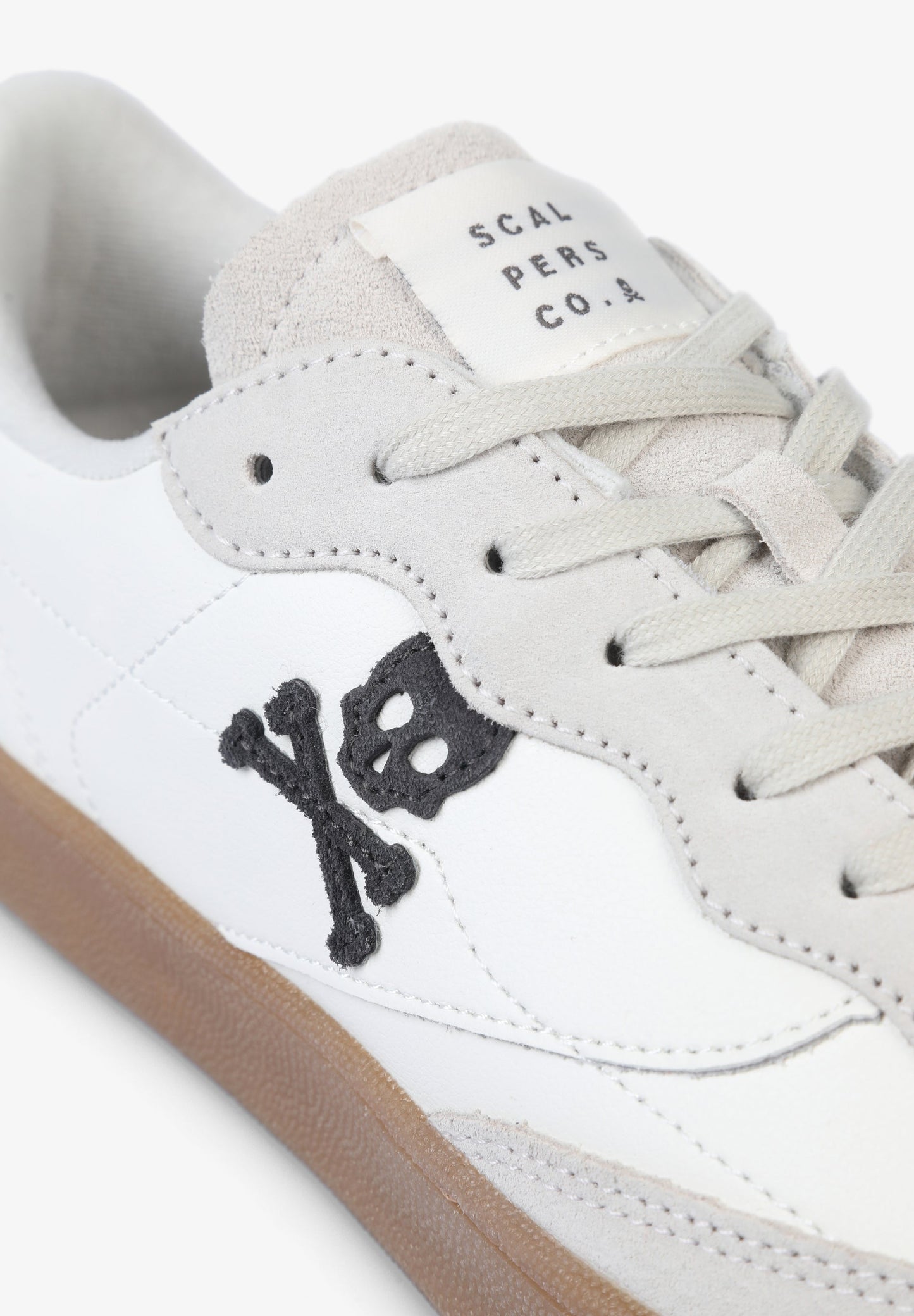 SNEAKERS DETALLE TALÓN