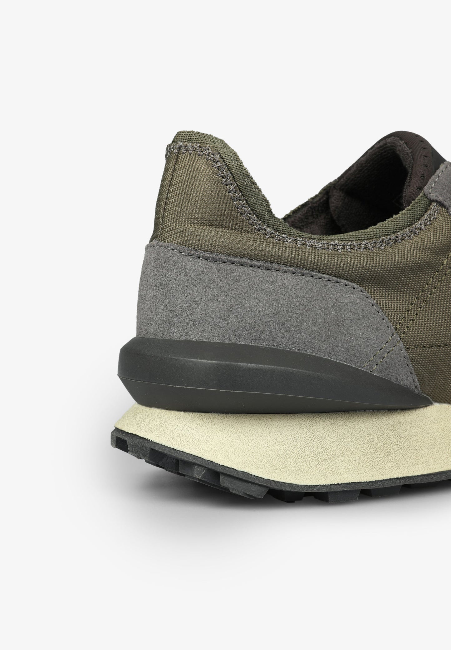 SNEAKERS CALAVERA ESTABILIZADOR