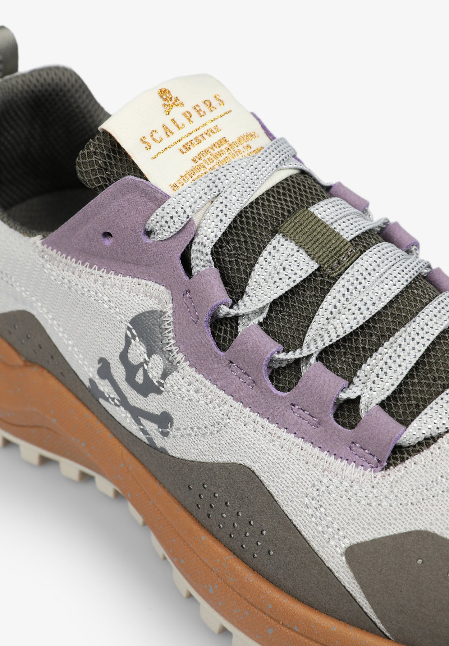 SNEAKERS DETALLE SUELA MOTEADA