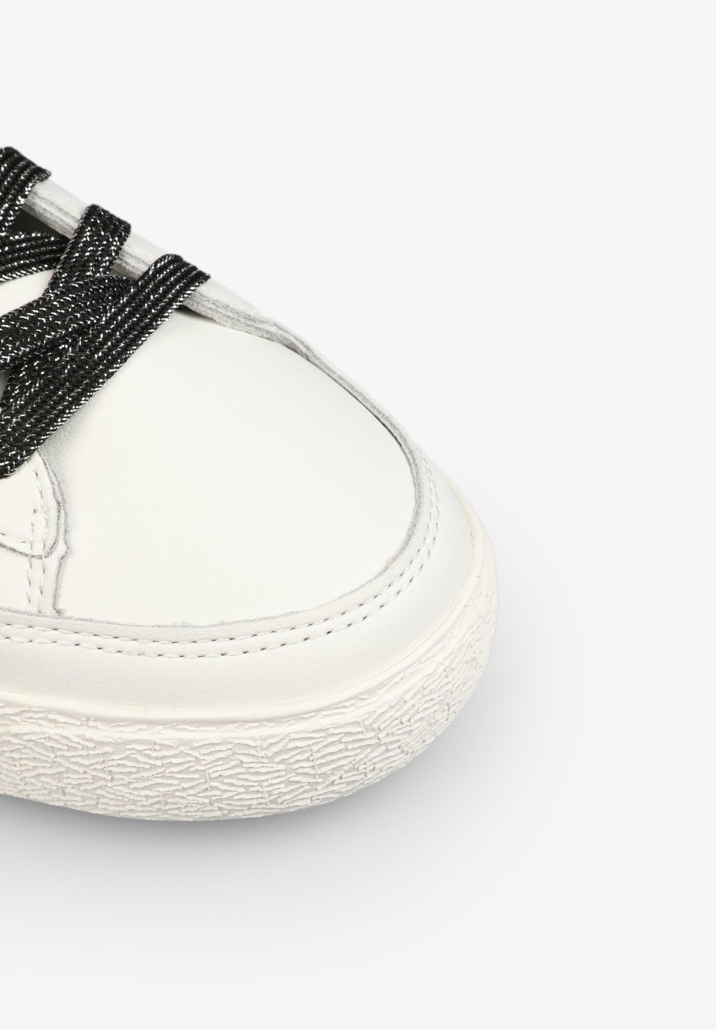 SNEAKERS BAJAS DETALLE METALIZADO