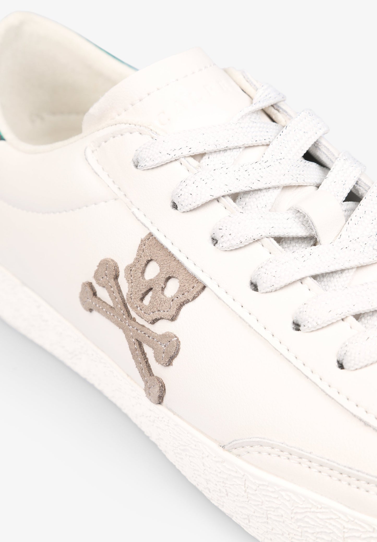 SNEAKERS BAJAS DETALLE METALIZADO