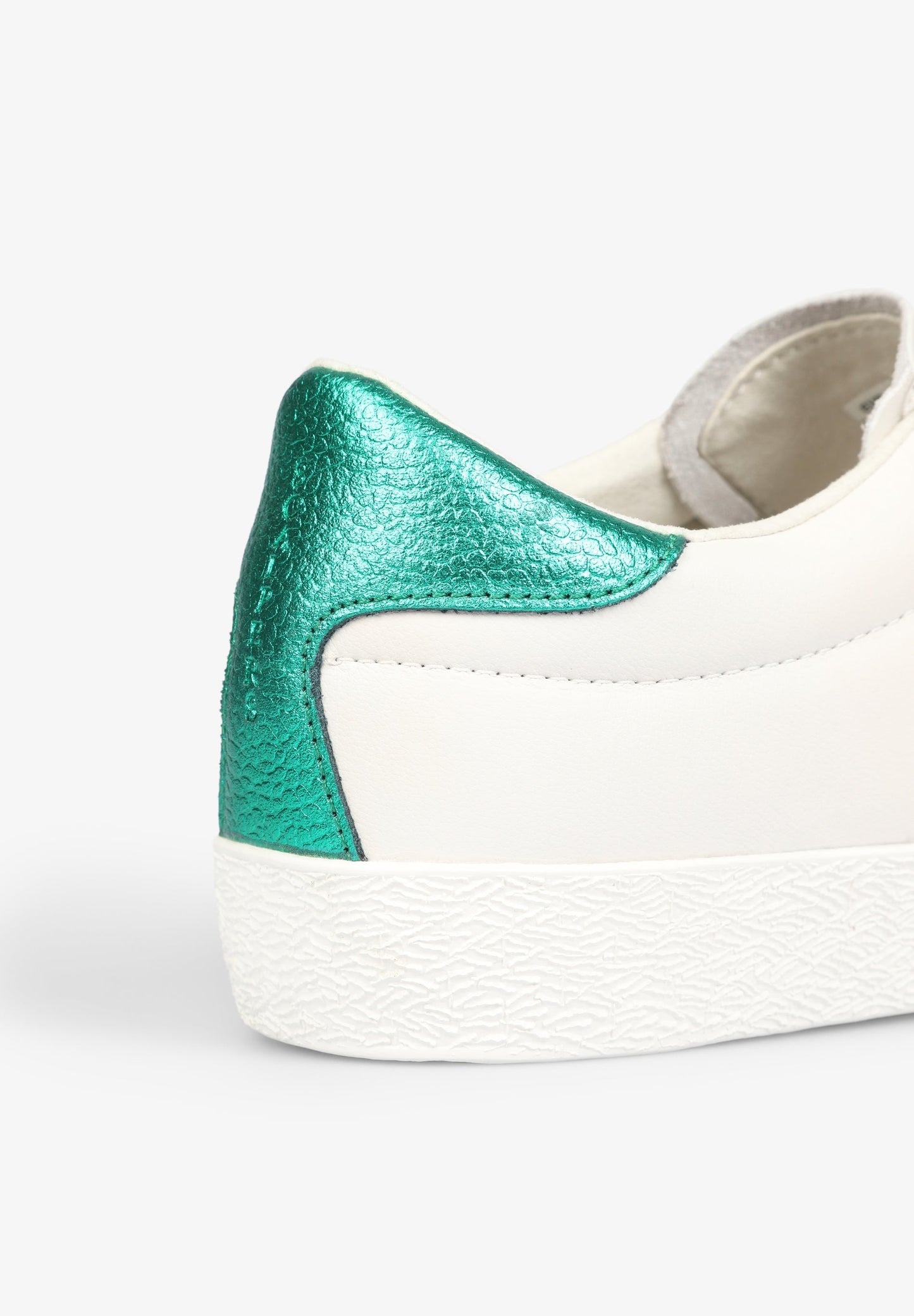 SNEAKERS BAJAS DETALLE METALIZADO