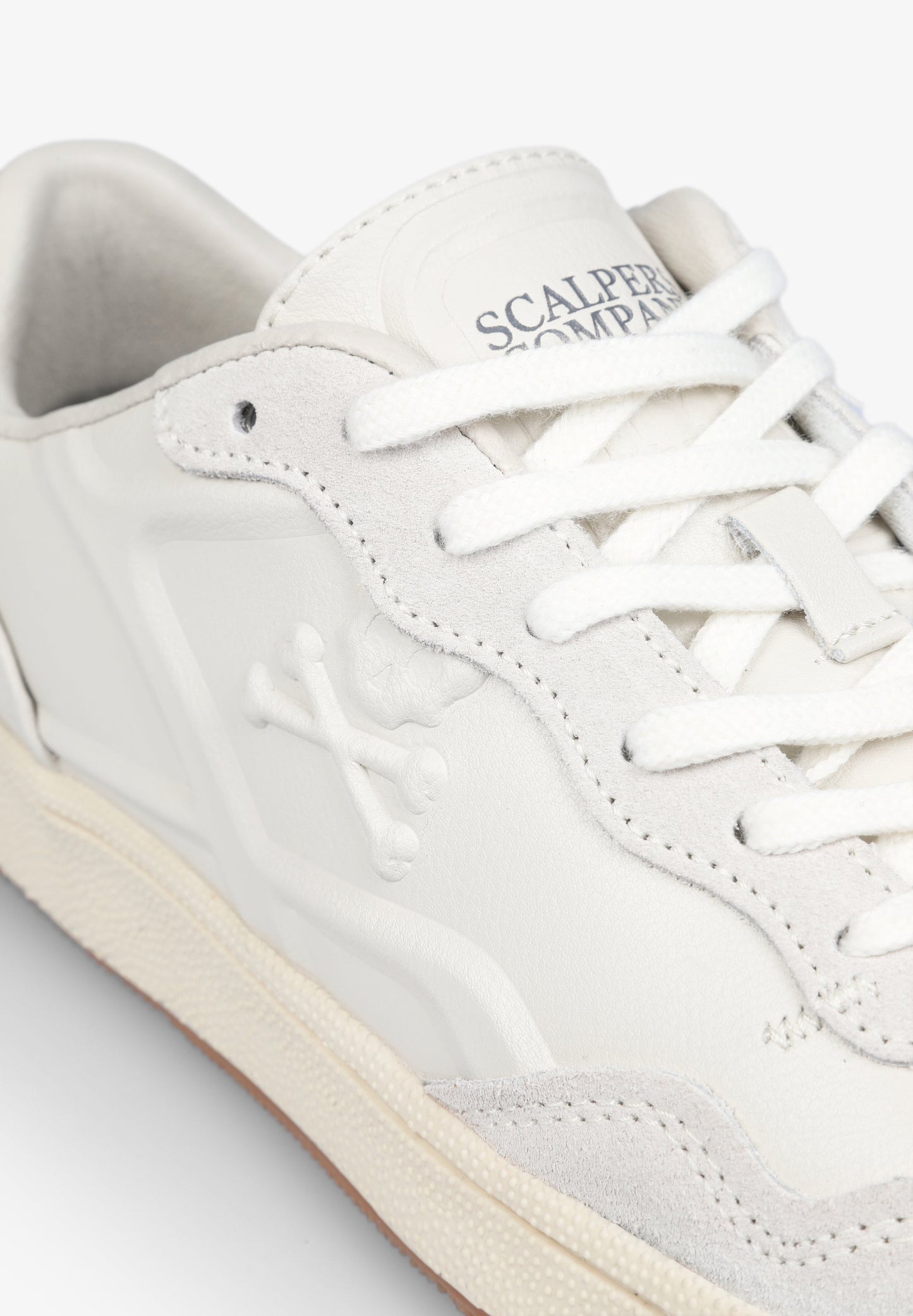 SNEAKERS NAPA DETALLE RELIEVE