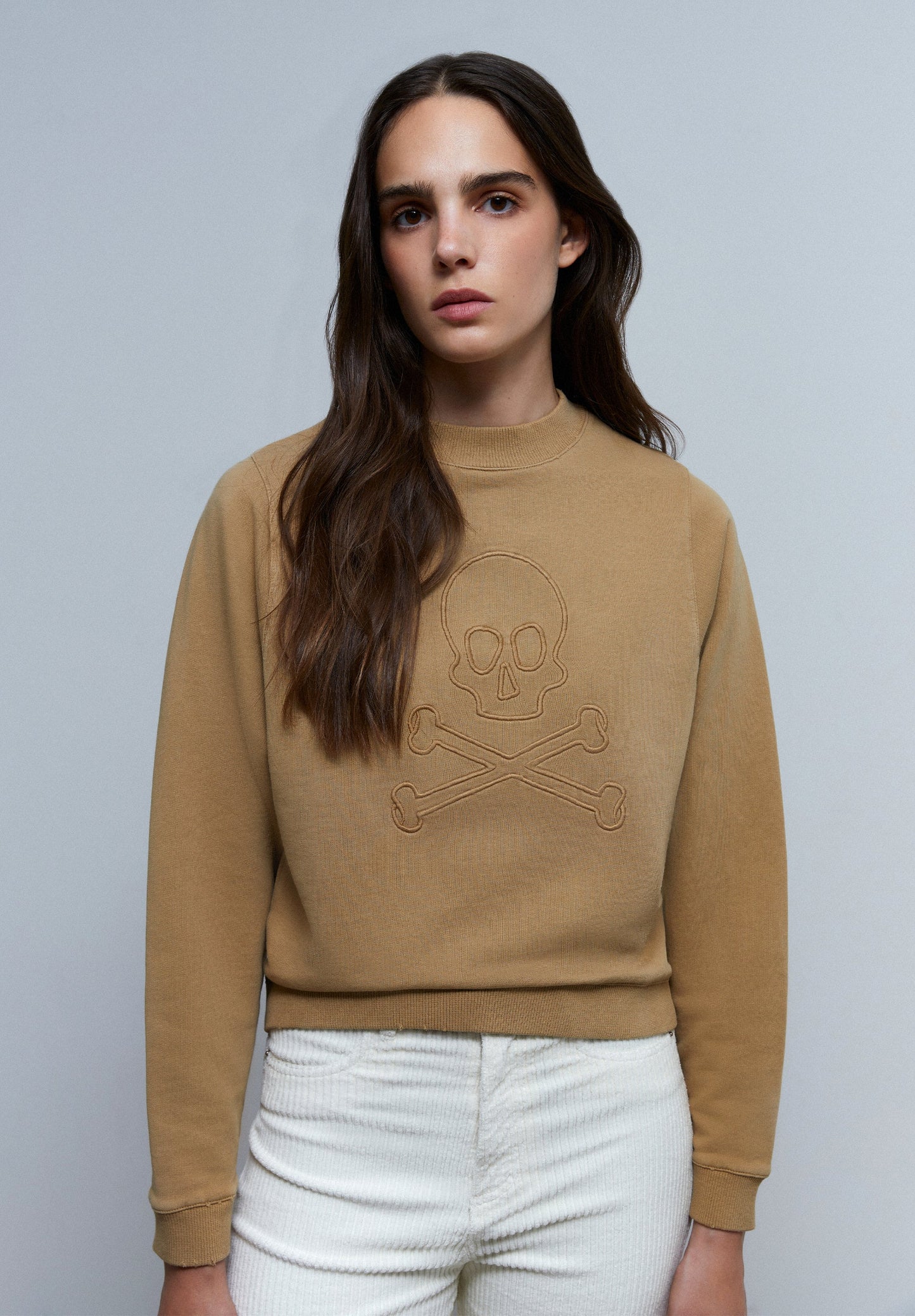 SUDADERA CALAVERA RELIEVE