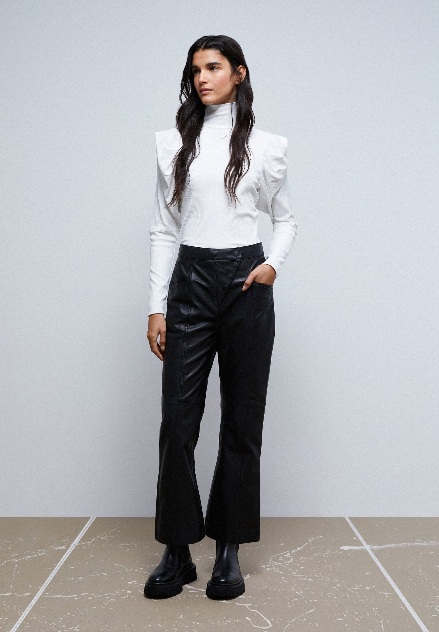 PANTALÓN ANKLE FLARE PIEL