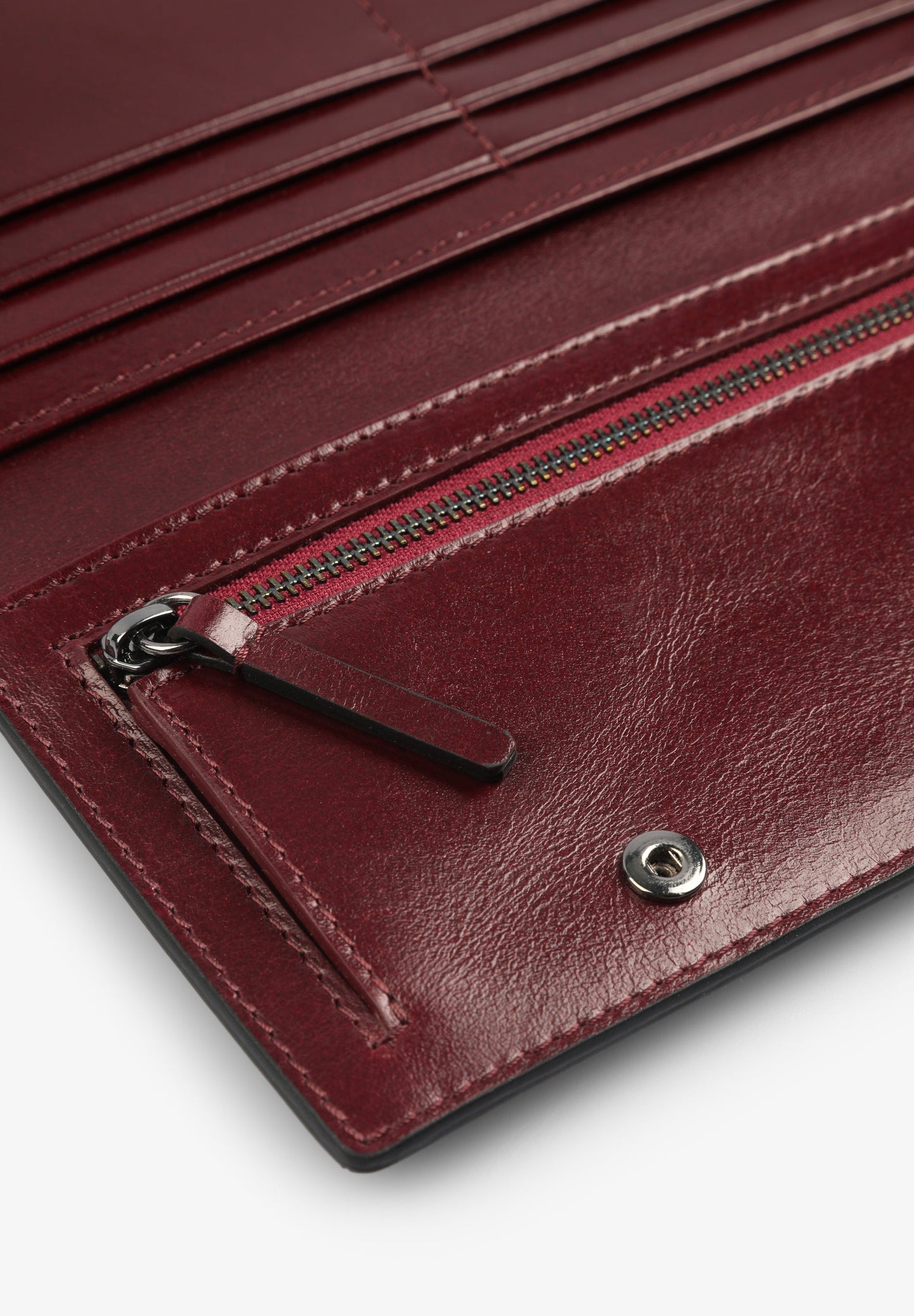 CARTERA PIEL TACHAS