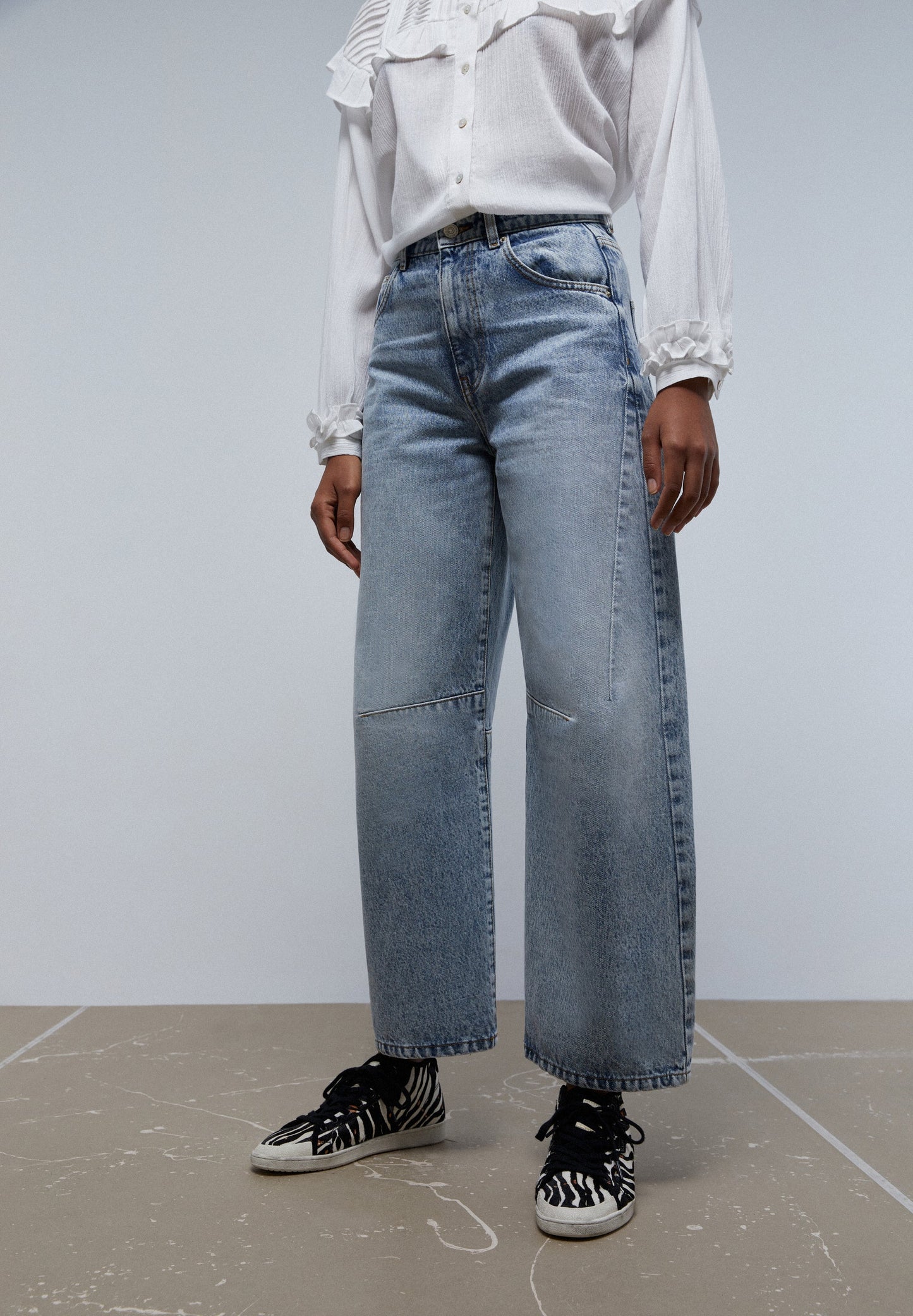 JEANS WIDE LEG DETALLE HEBILLA