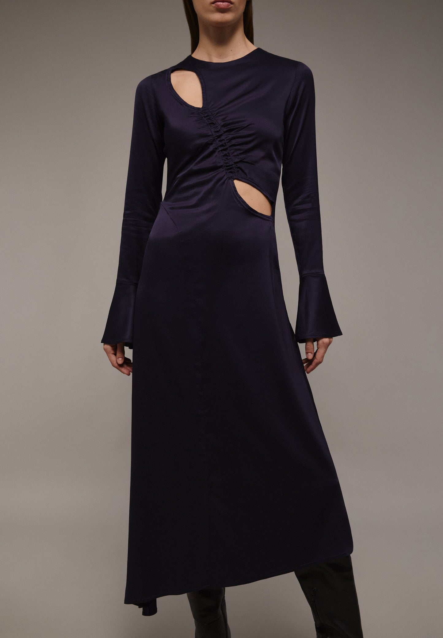VESTIDO MIDI SATINADO ABERTURAS