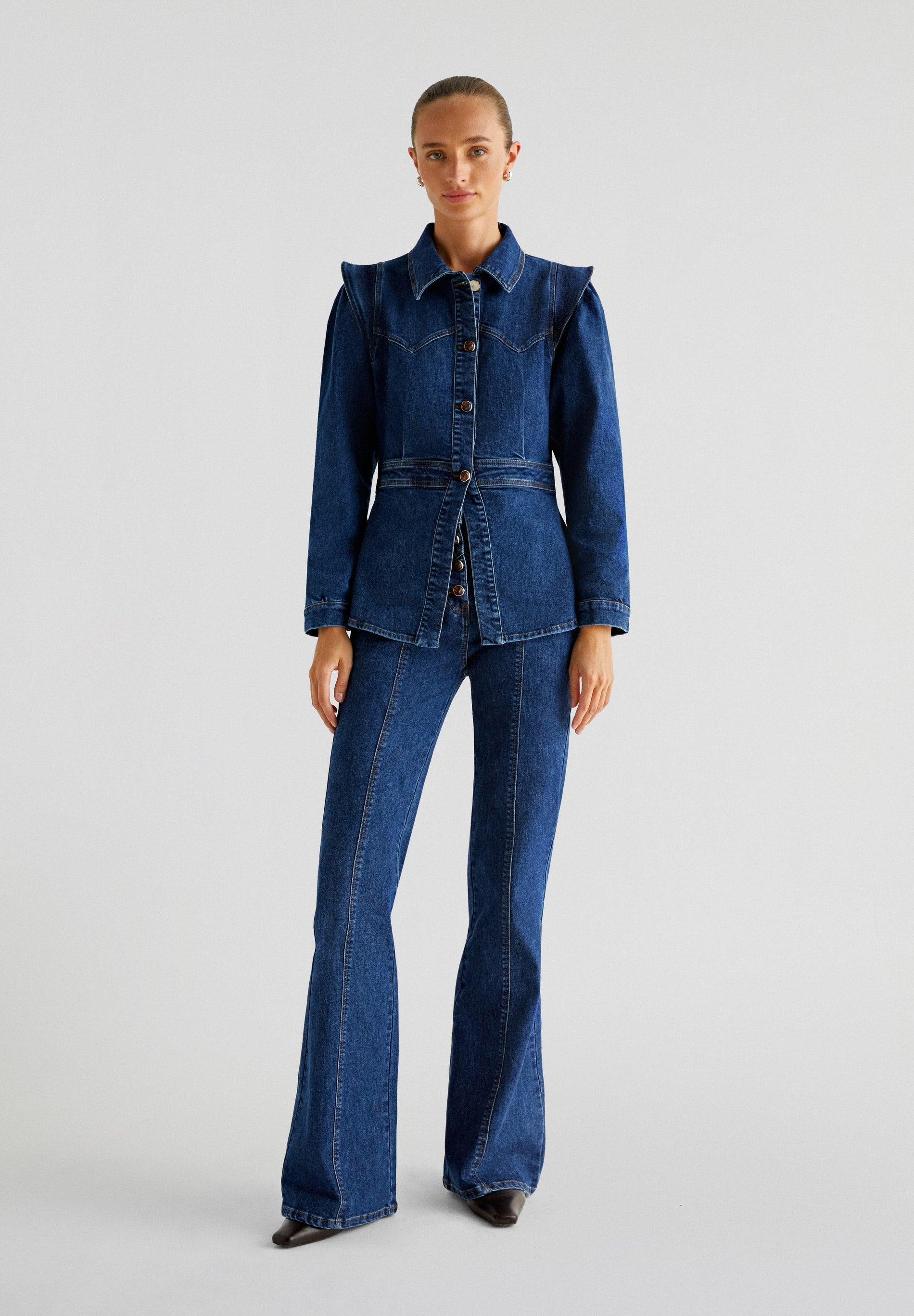 JEANS BOOTCUT BOTONES