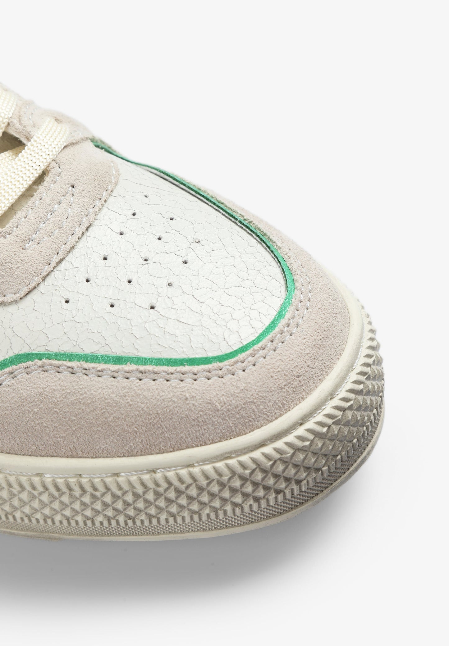 SNEAKERS ALTAS DETALLES METALIZADOS