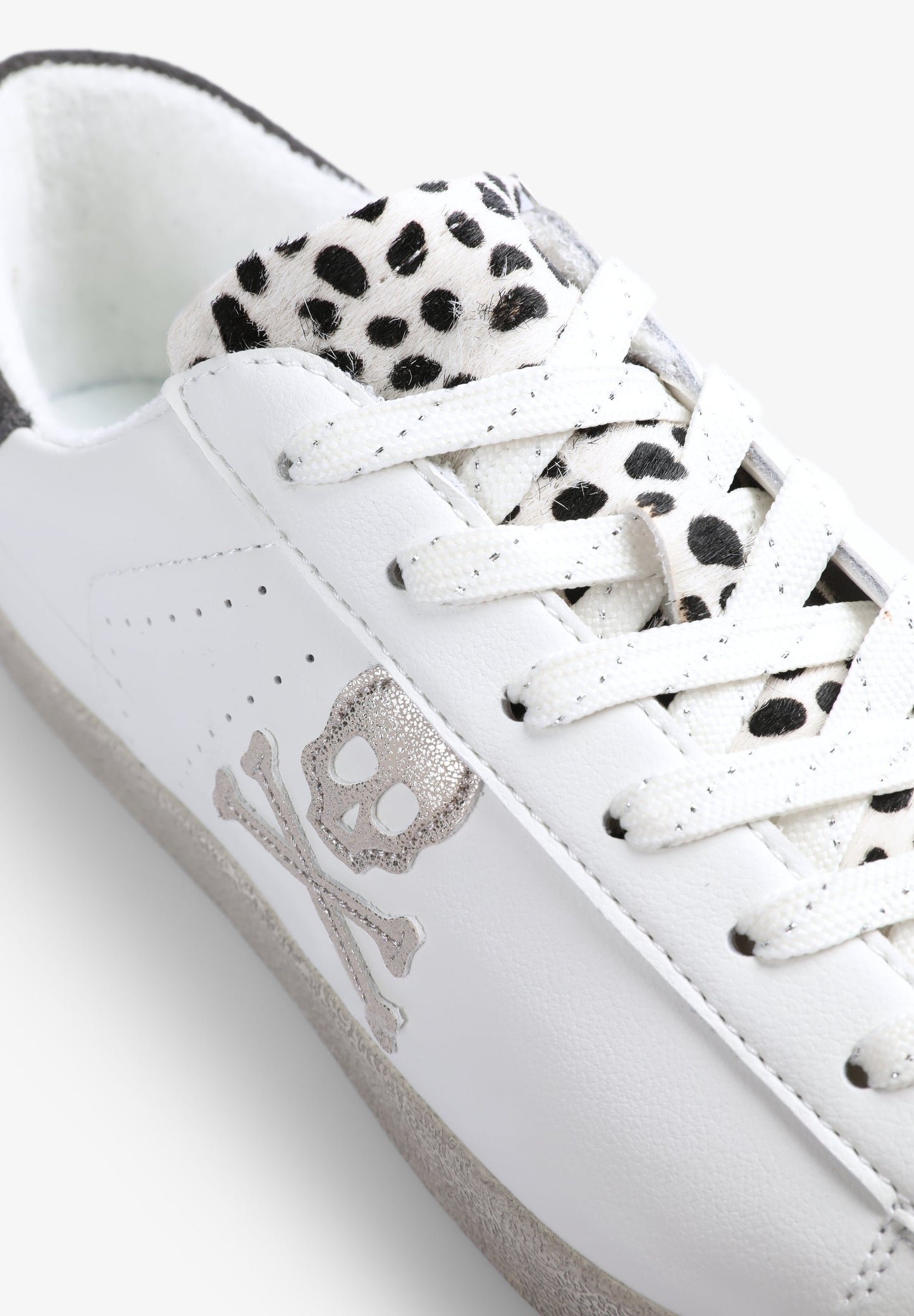 TENIS BAJAS DETALLE ANIMAL PRINT