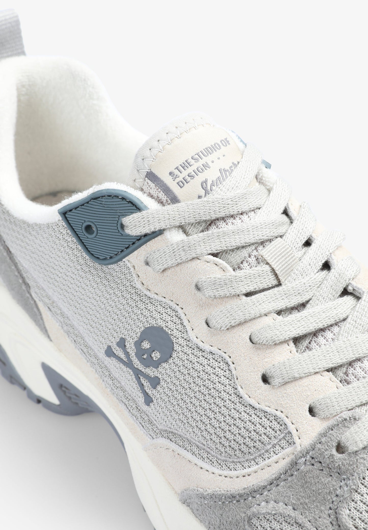 SNEAKERS COMBINADA CALAVERA