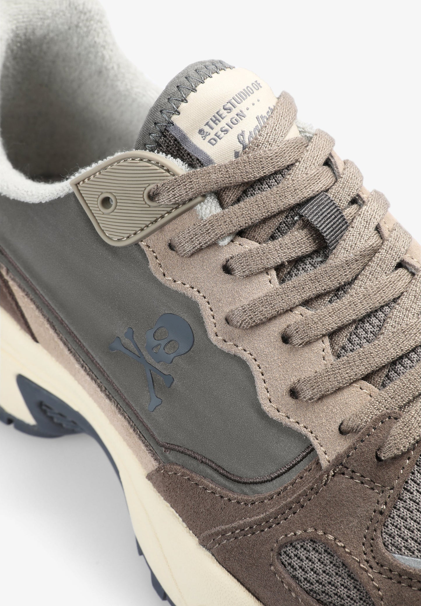 SNEAKERS COMBINADA CALAVERA