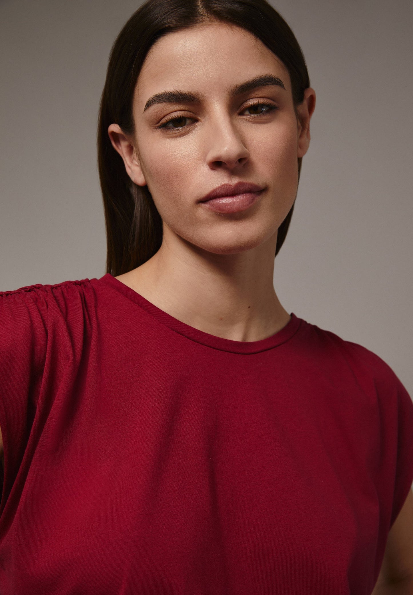 CAMISETA DETALLE FRUNCE HOMBRO