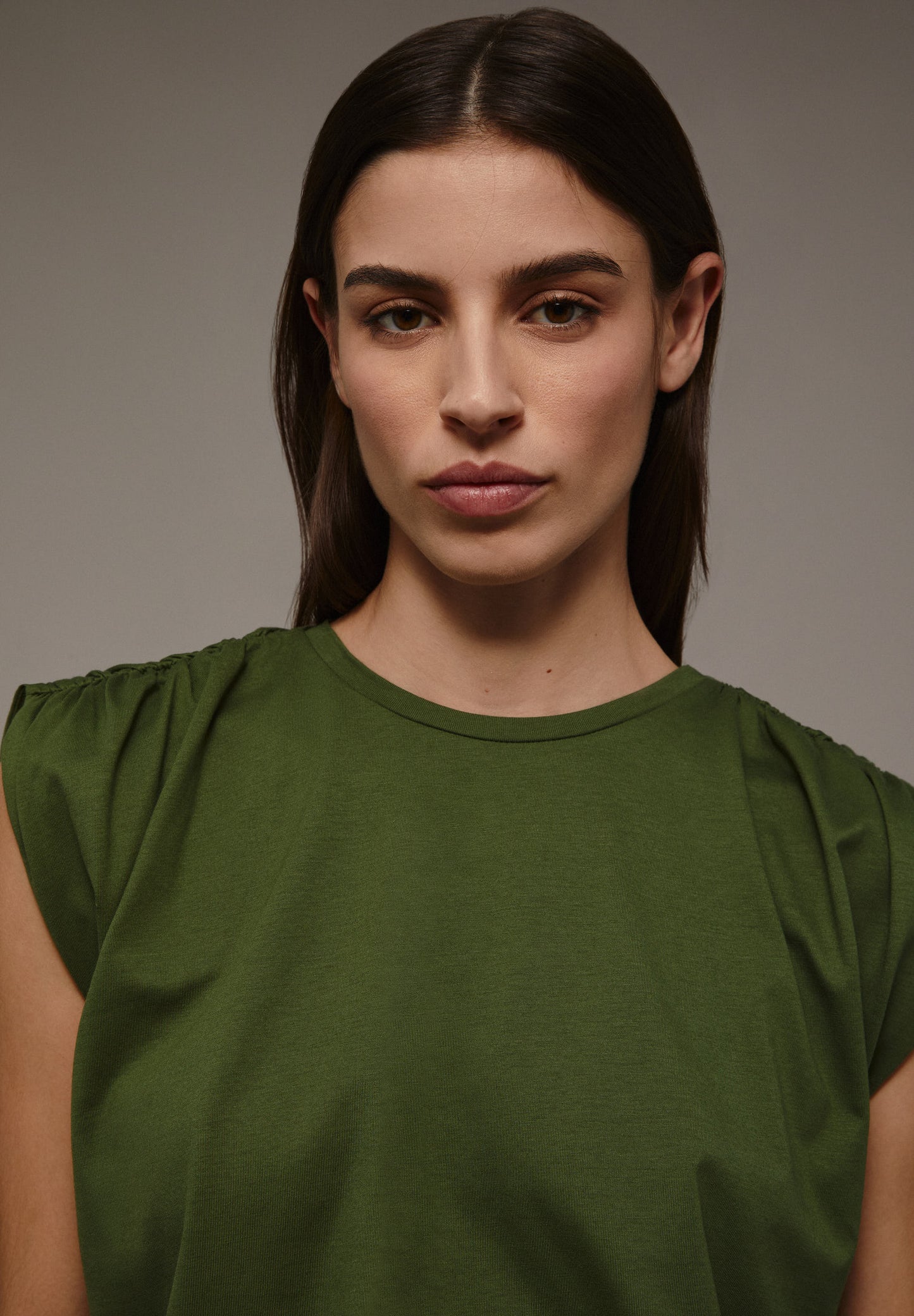 CAMISETA DETALLE FRUNCE HOMBRO