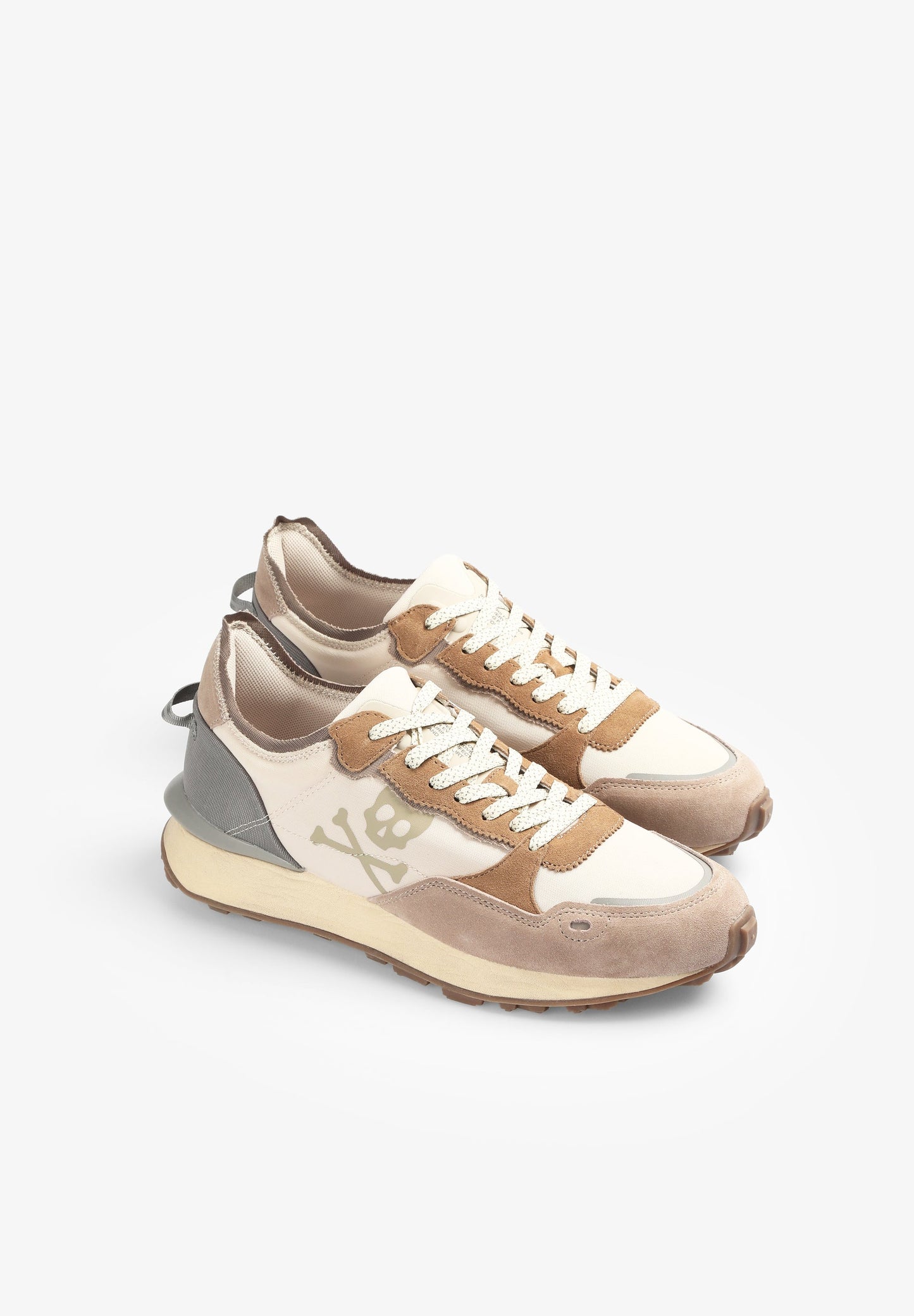 SNEAKERS CALAVERA TALÓN PRONUNCIADO