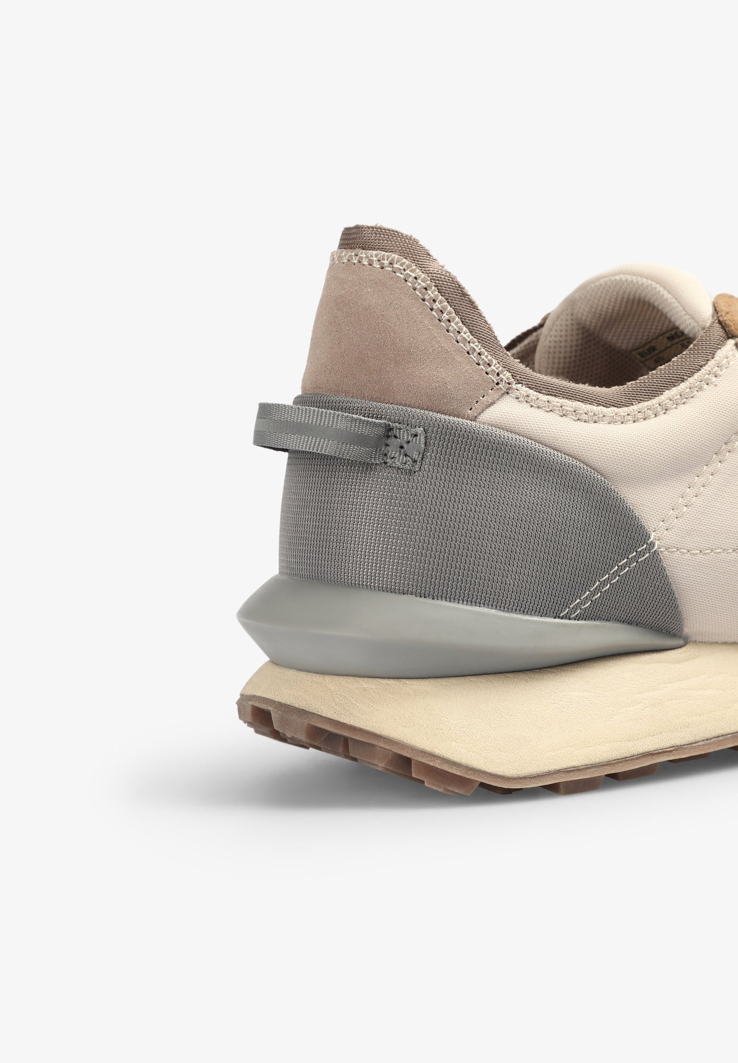 SNEAKERS CALAVERA TALÓN PRONUNCIADO