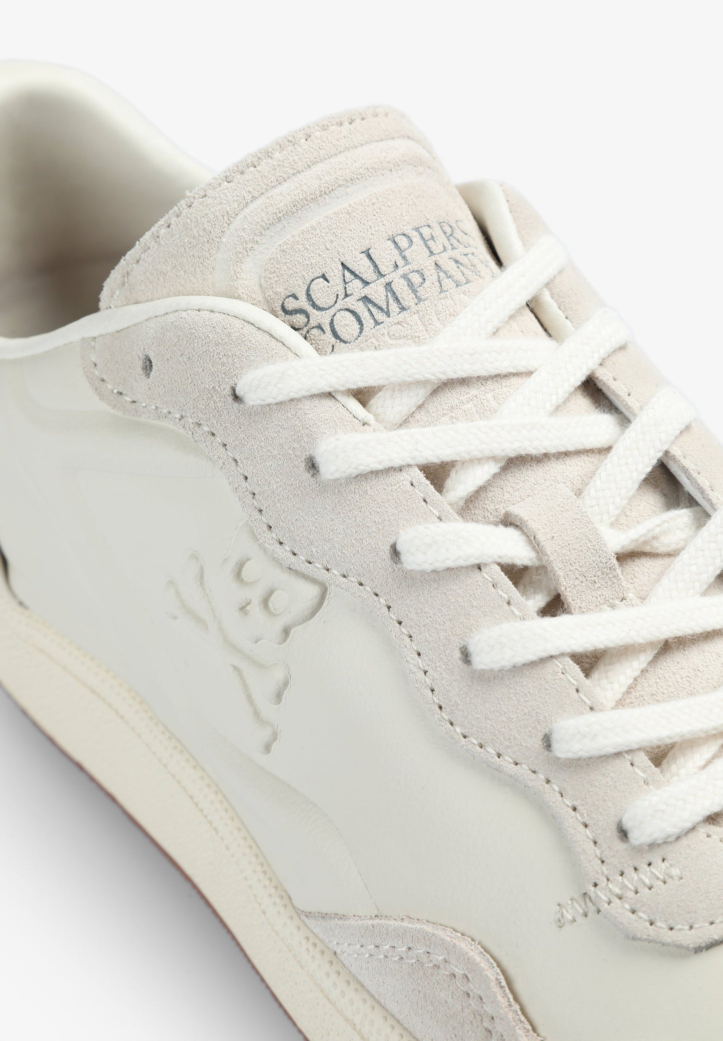 SNEAKERS NAPA DETALLE RELIEVE