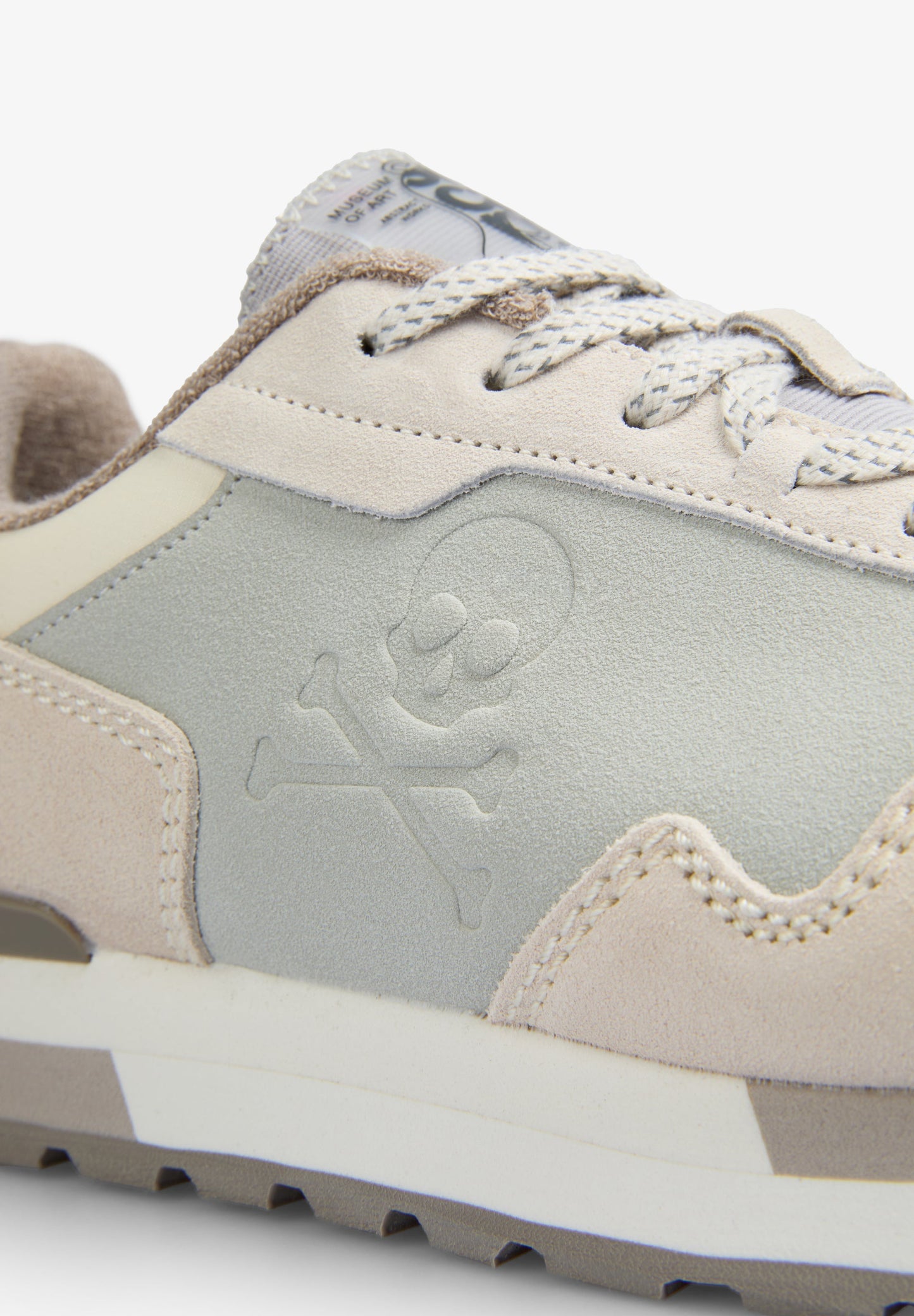 SNEAKERS CALAVERA RELIEVE