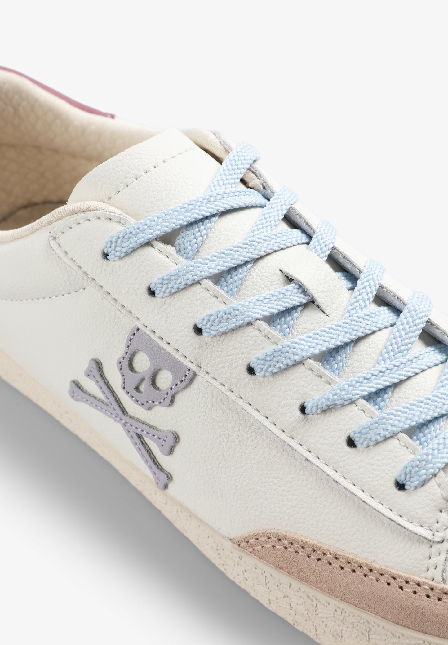 SNEAKERS DETALLES CONTRASTE