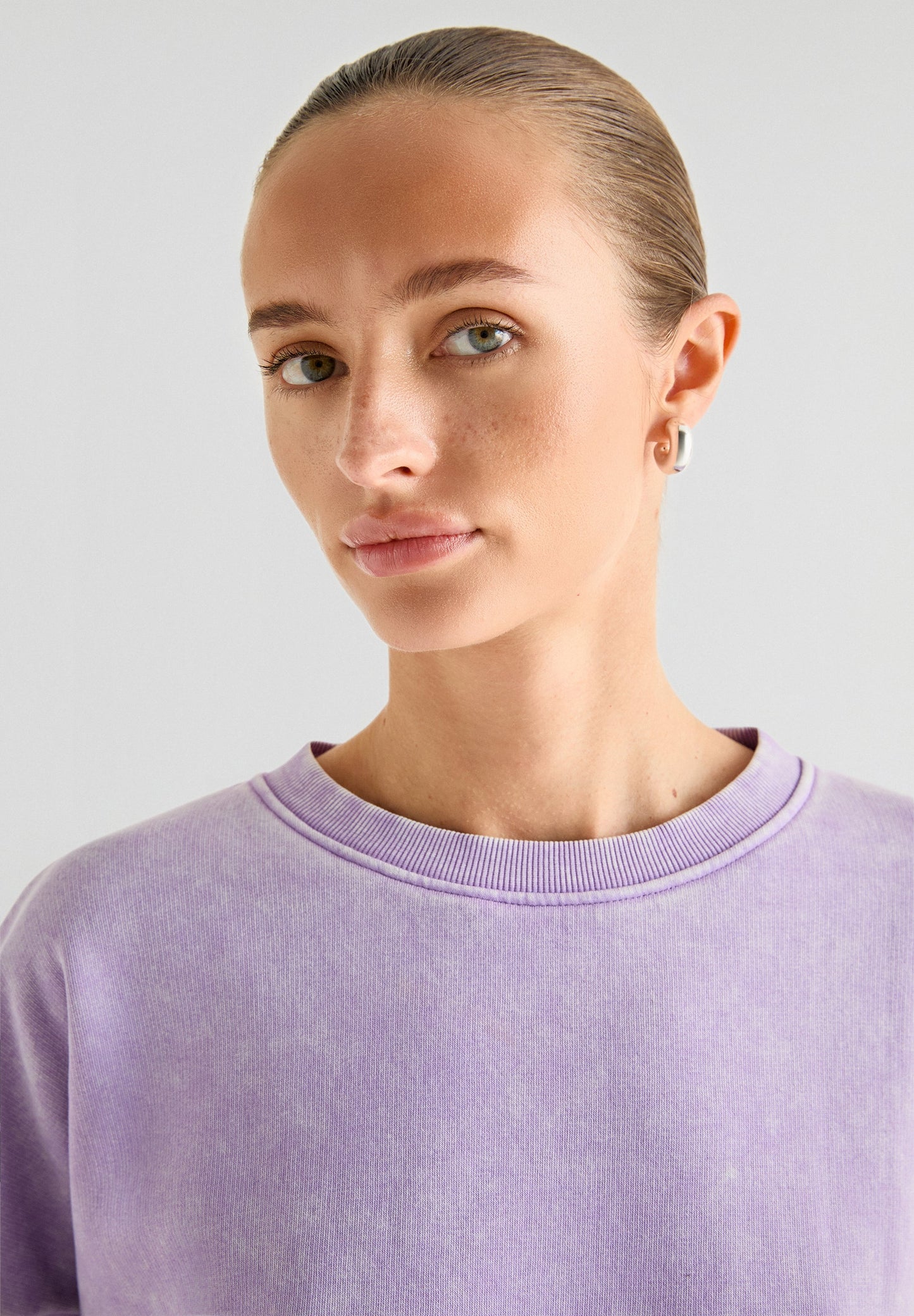 SUDADERA CALAVERA TACHUELAS