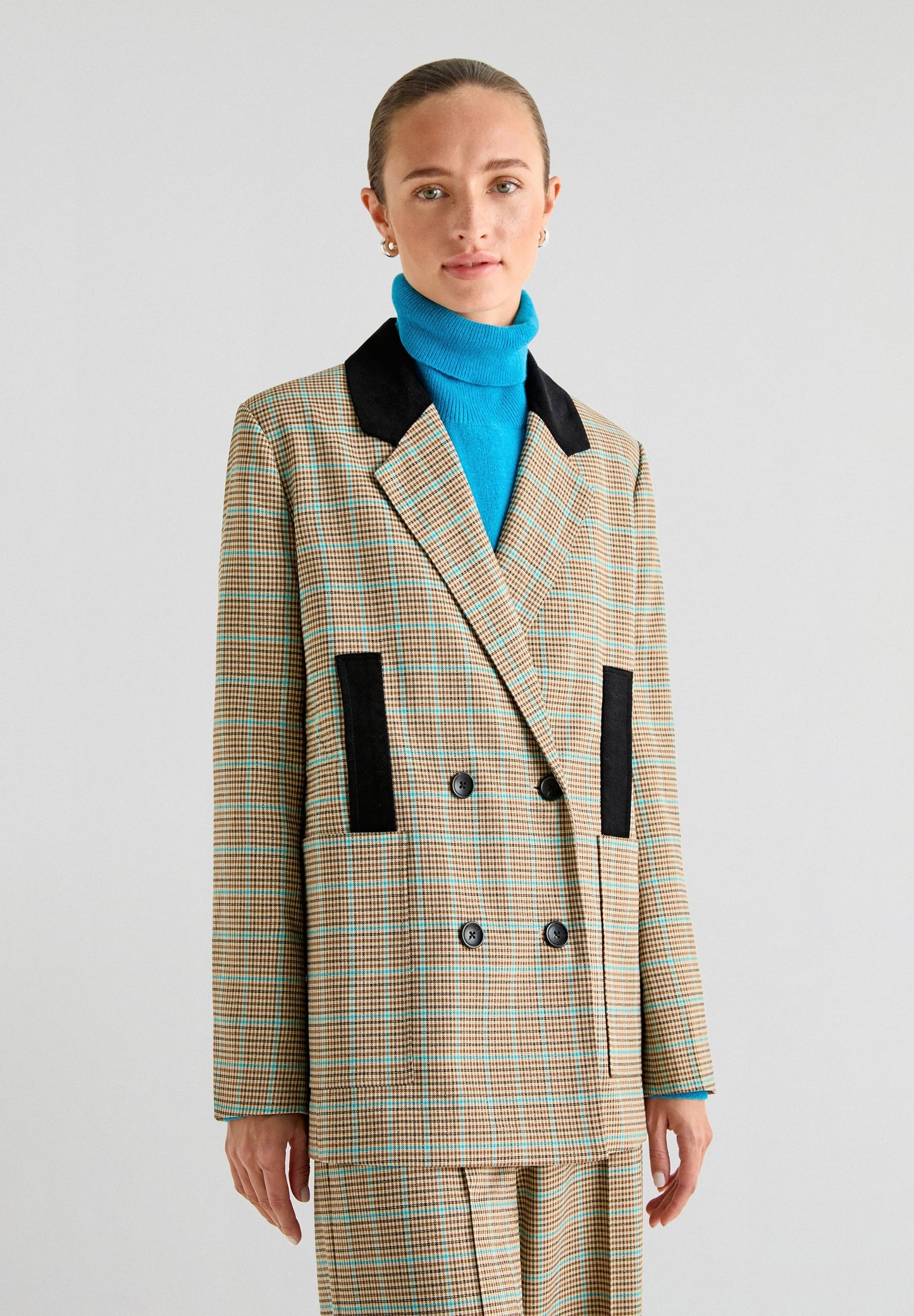 BLAZER CUADROS DETALLES TERCIOPELO