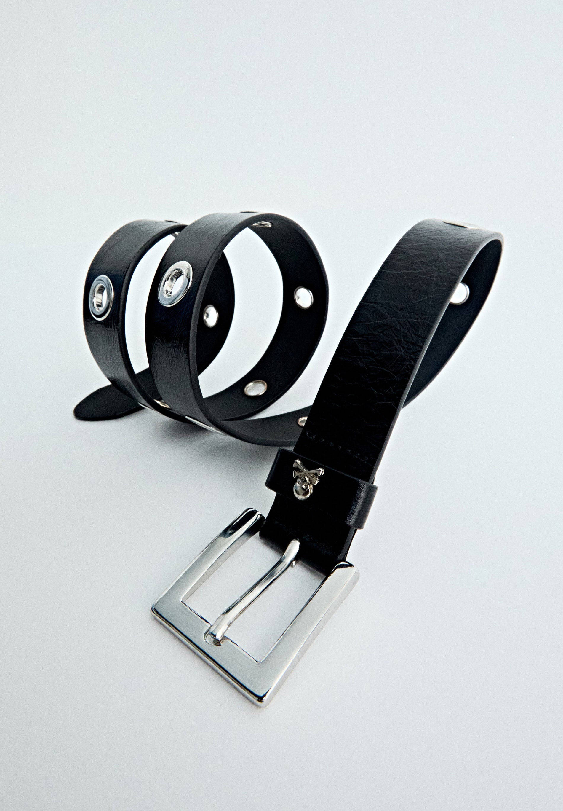 CINTURÓN PIEL OJALES