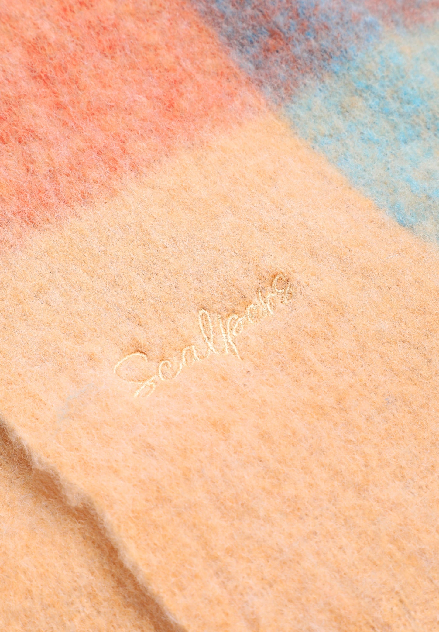 BUFANDA CUADROS FLECOS