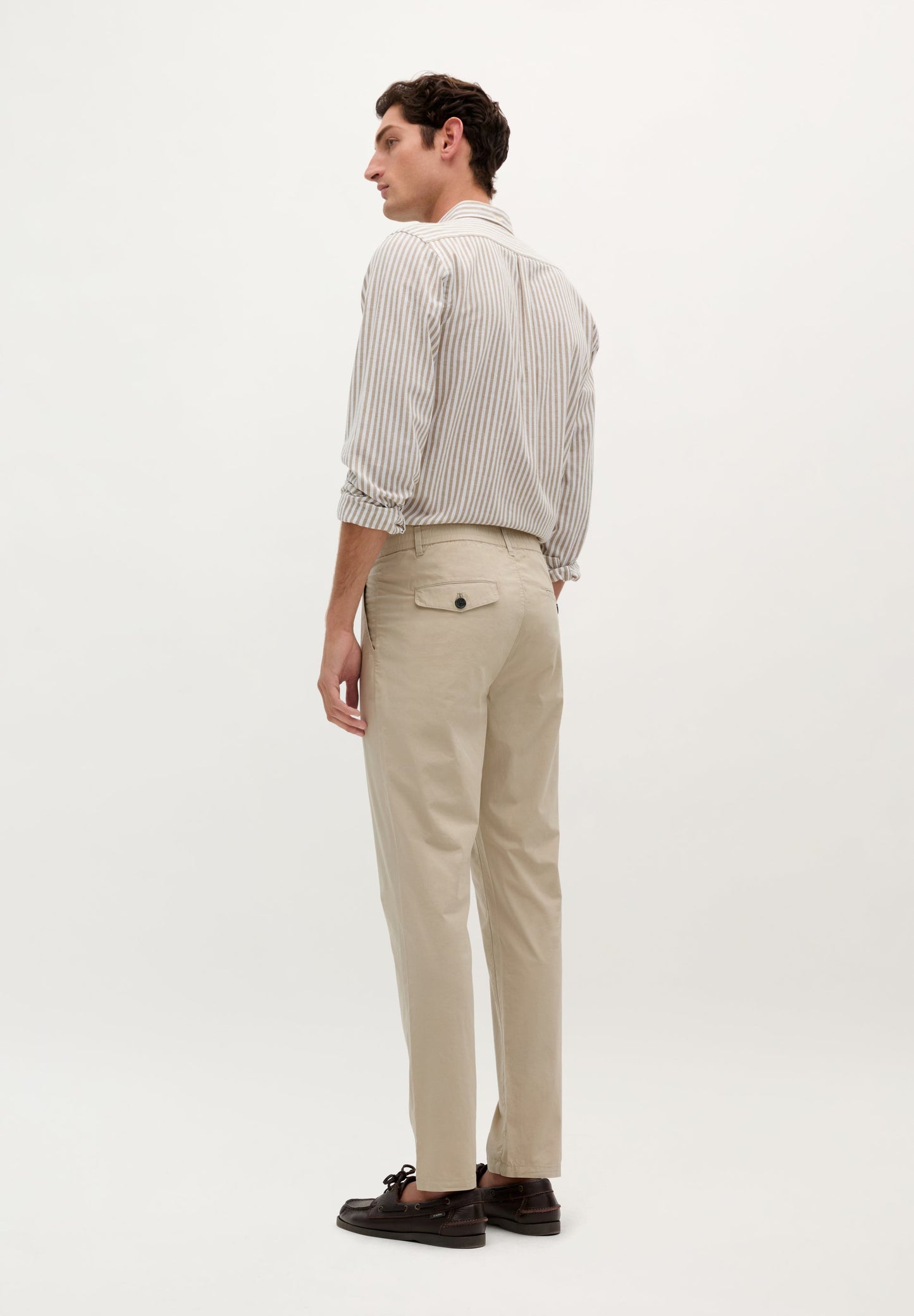 PANTALÓN CHINO PLIEGUES