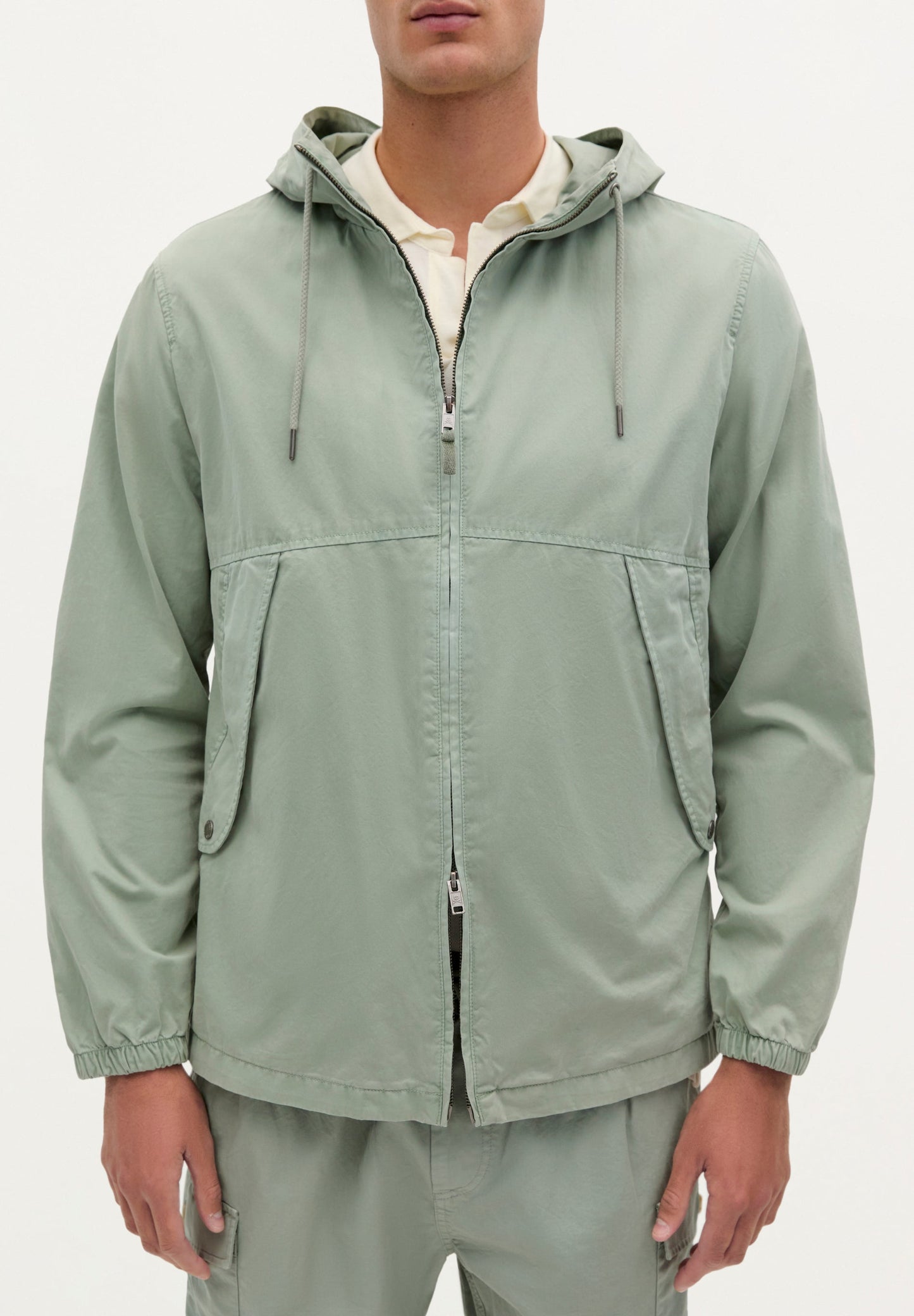 CHAQUETA LIGERA CAPUCHA ALGODÓN
